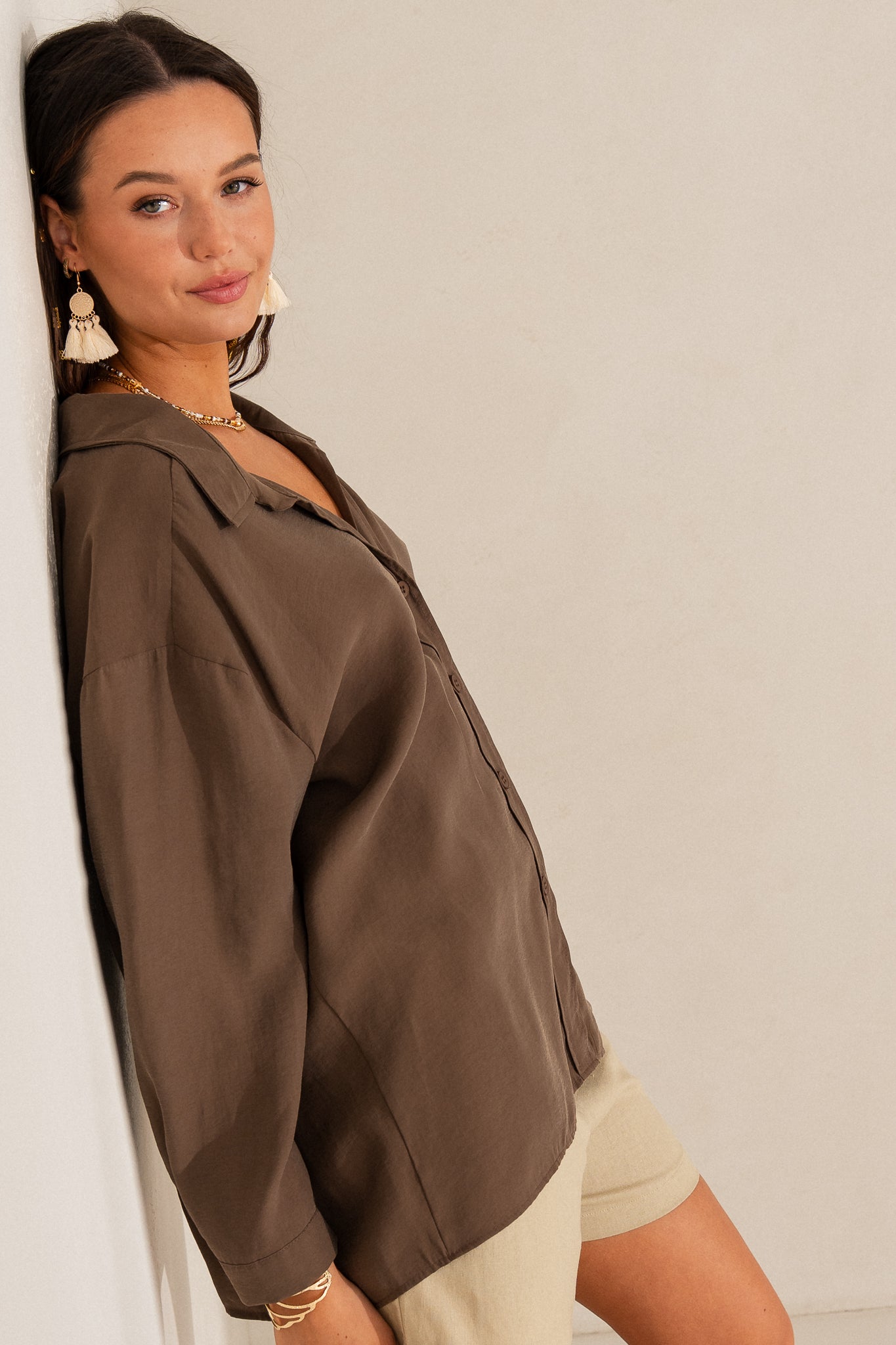 DAMSKA KOSZULA OVERSIZE Z MODALU KHAKI - MEDEA