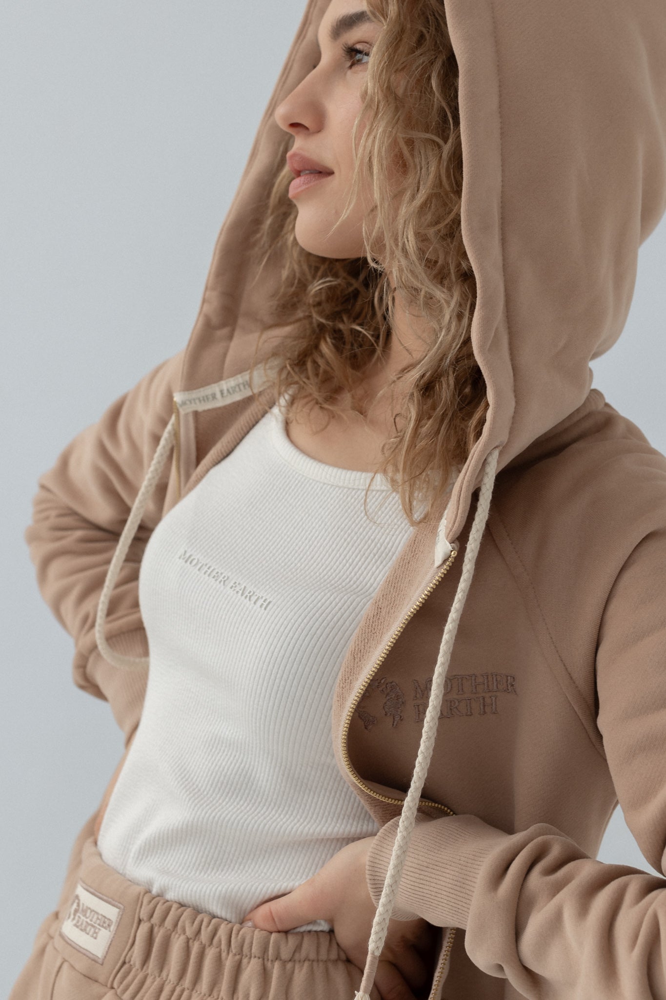 BROWN ZIPPER WITH HOOD - ARINA