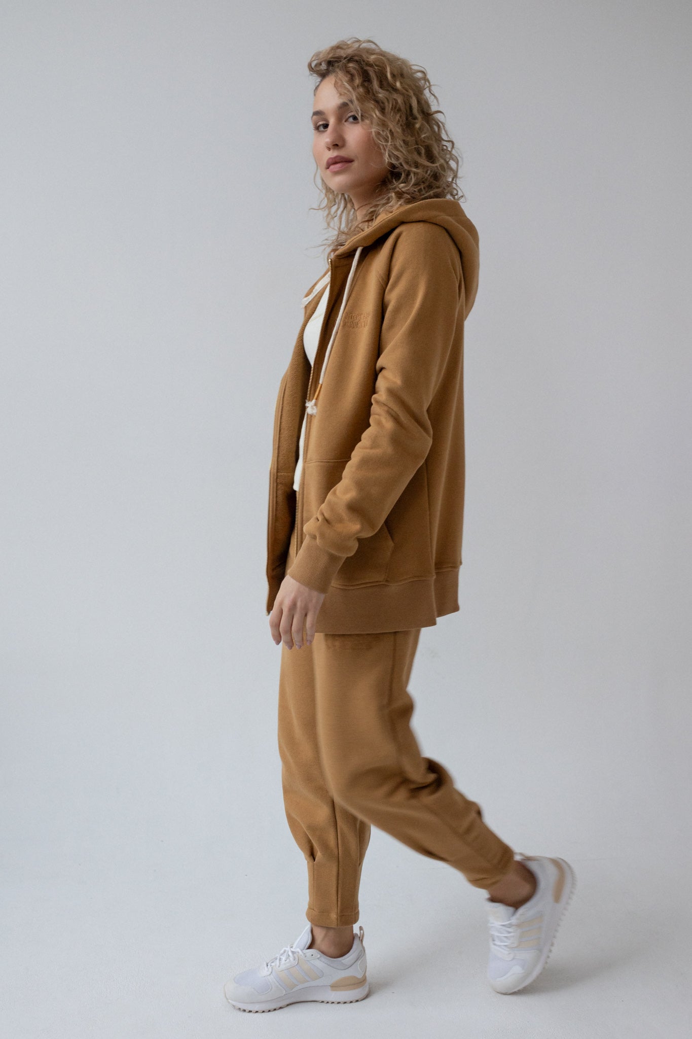 LIGHT BROWN ZIPPER WITH HOOD - ARINA