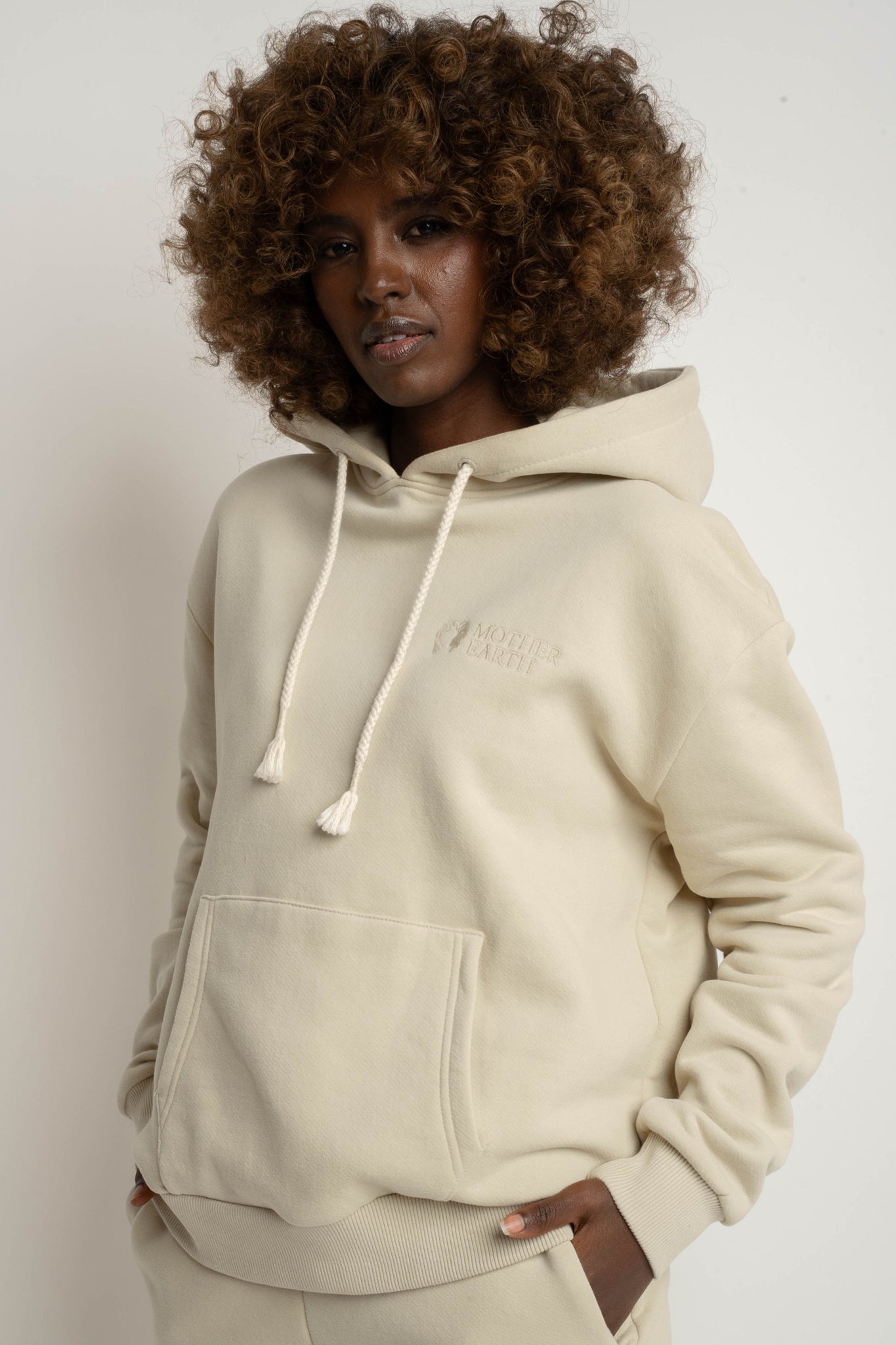 DUST BEIGE HOODIE - MOHELI