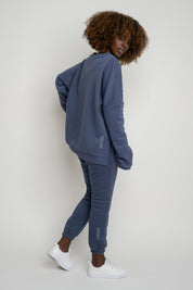 BLUZA O KROJU REGULAR FIT Z DŁUŻSZYM TYŁEM GRANATOWA - COOK