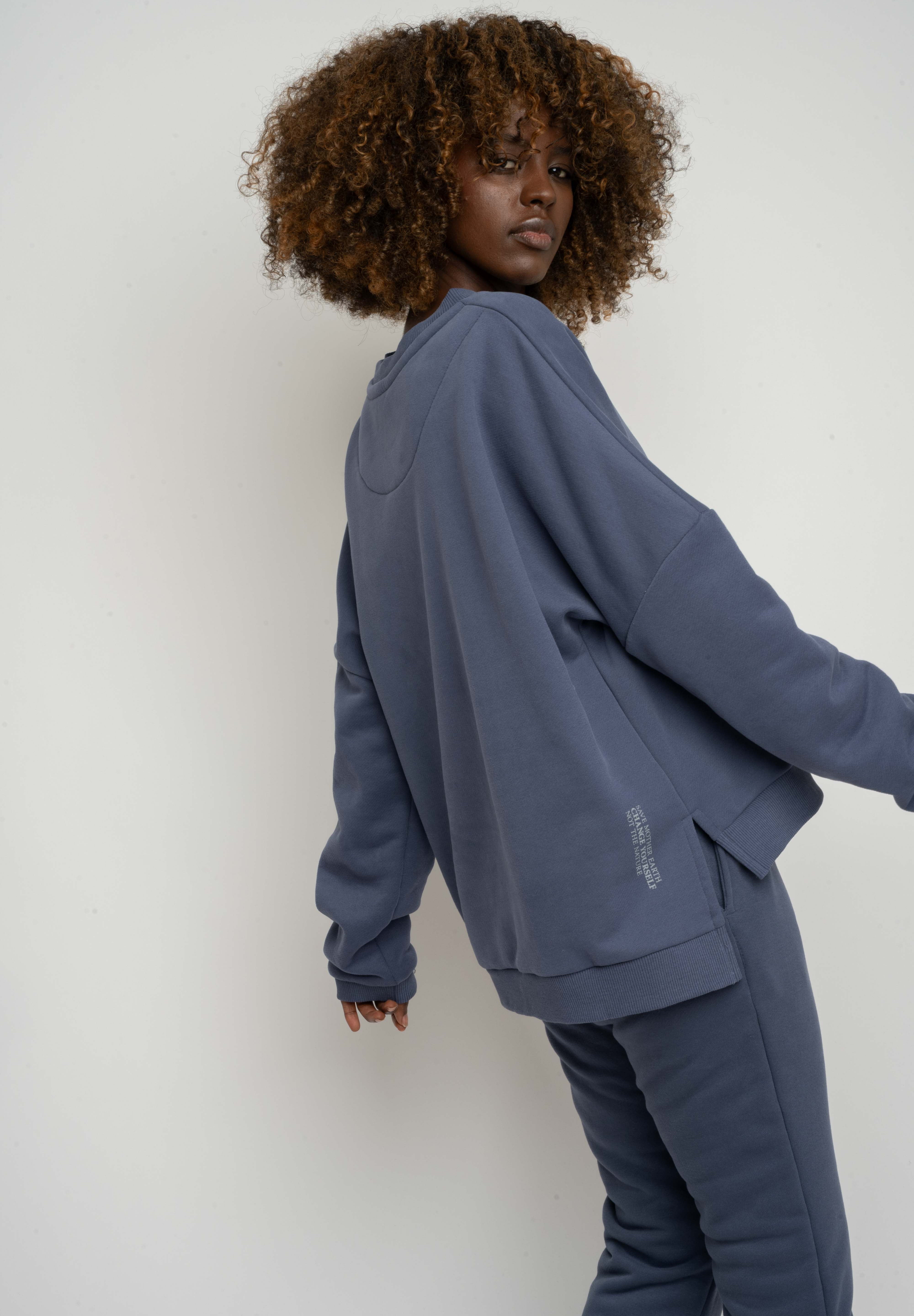 BLUZA O KROJU REGULAR FIT Z DŁUŻSZYM TYŁEM 2nd DROP GRANATOWA - COOK