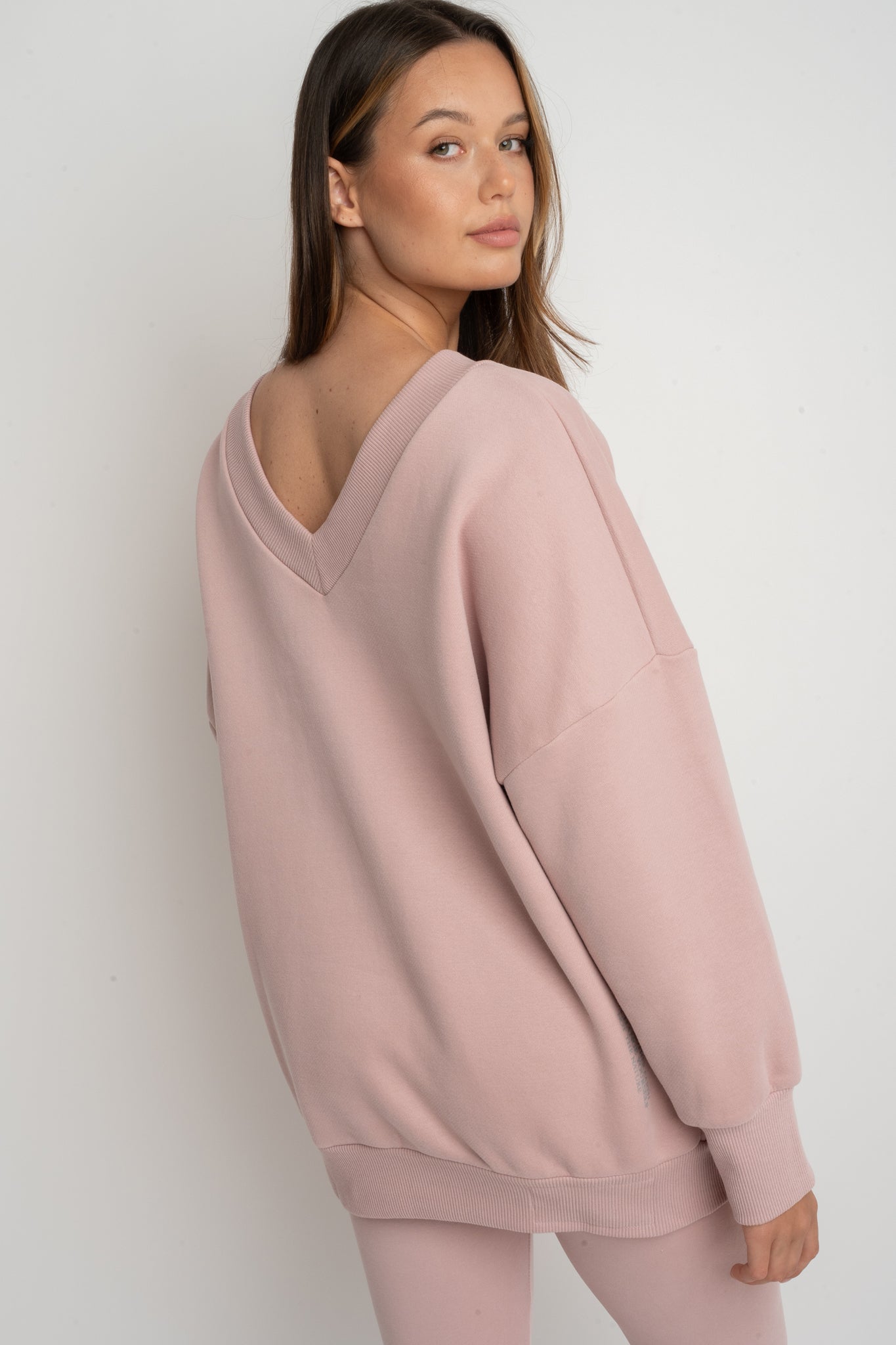 OVERSIZE LIGHT PINK NECKLINE SWEATSHIRT - BISCOE