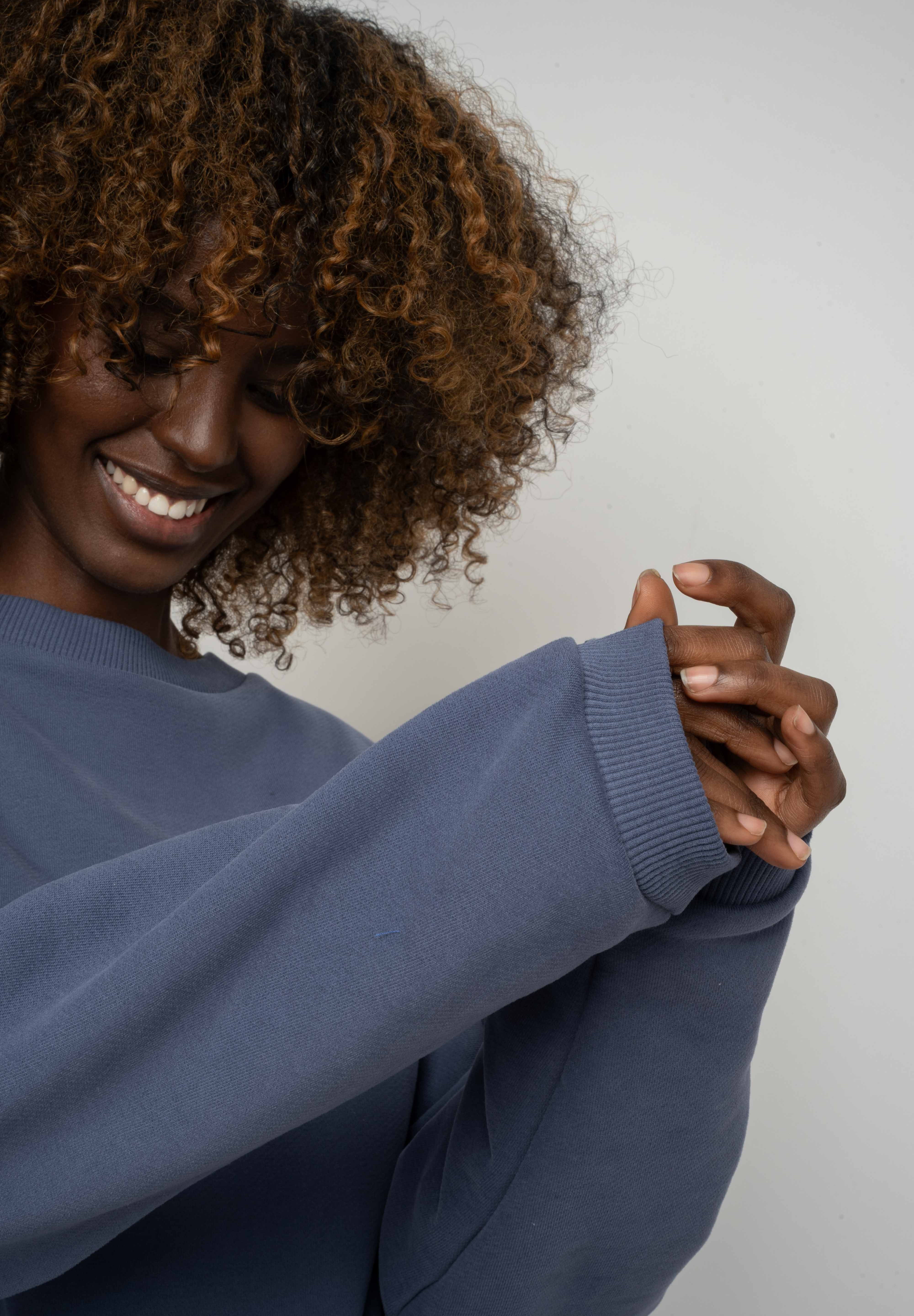 BLUZA O KROJU REGULAR FIT Z DŁUŻSZYM TYŁEM 2nd DROP GRANATOWA - COOK