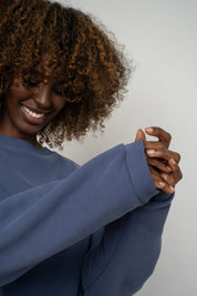 BLUZA O KROJU REGULAR FIT Z DŁUŻSZYM TYŁEM GRANATOWA - COOK