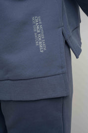 BLUZA O KROJU REGULAR FIT Z DŁUŻSZYM TYŁEM 2nd DROP GRANATOWA - COOK