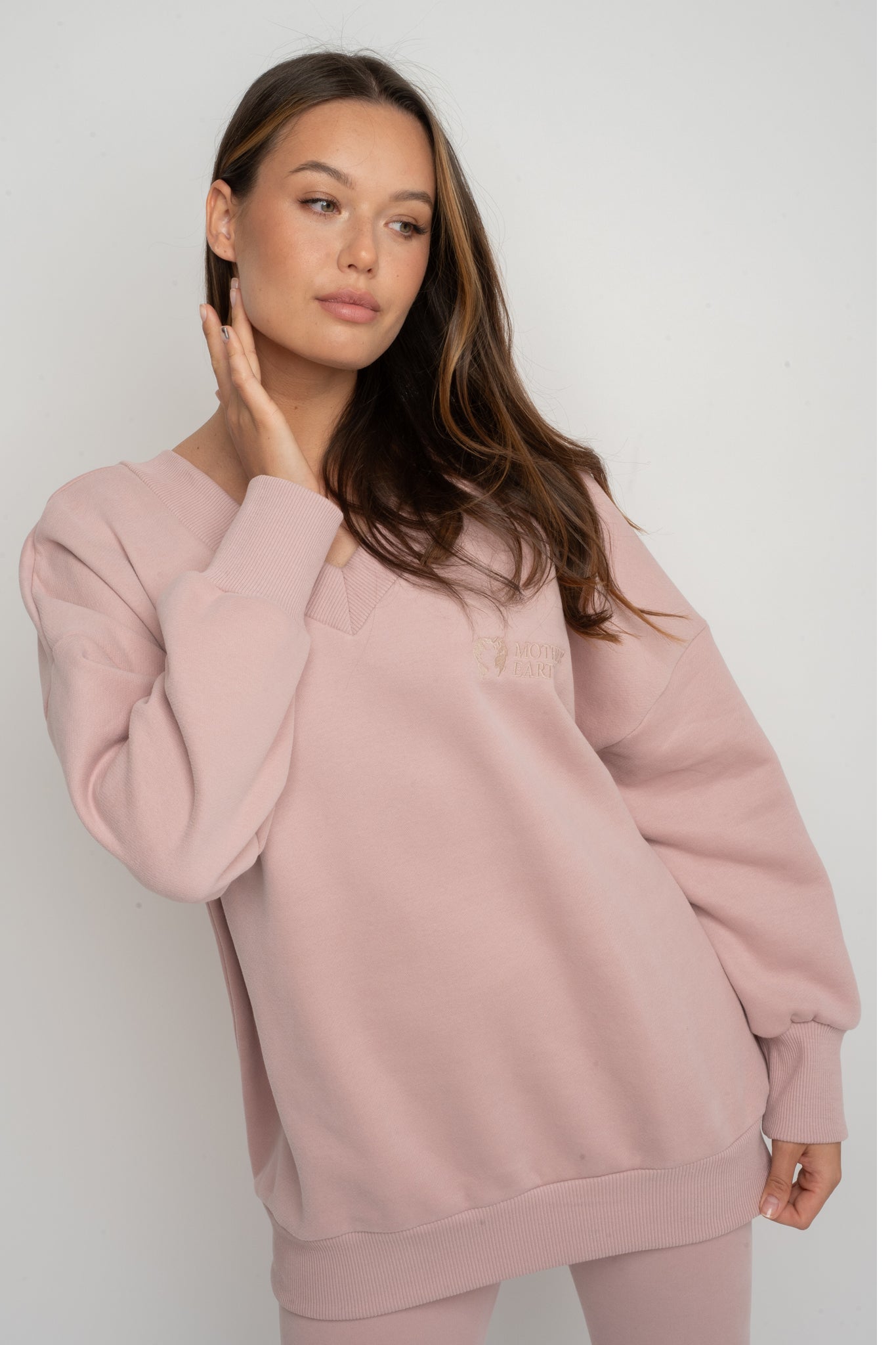 OVERSIZE LIGHT PINK NECKLINE SWEATSHIRT - BISCOE