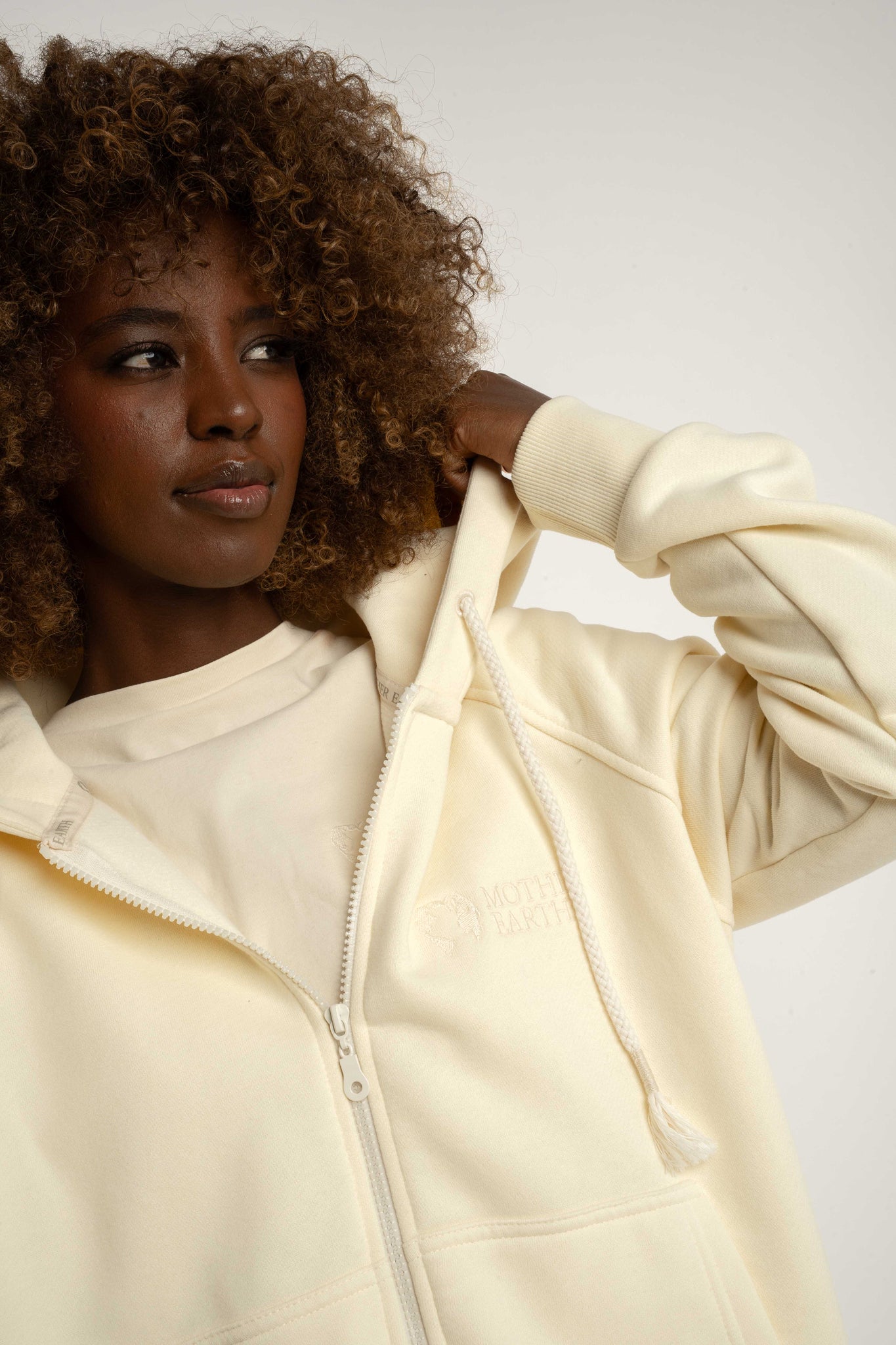 LONG ZIPPED HOODIE LIGHT BROWN - ESMERALDA
