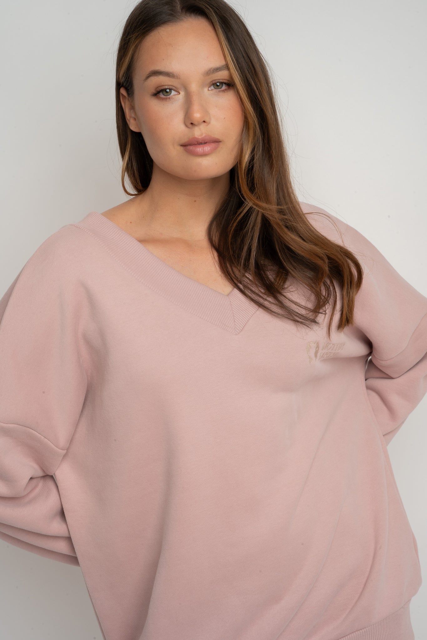 OVERSIZE LIGHT PINK NECKLINE SWEATSHIRT - BISCOE