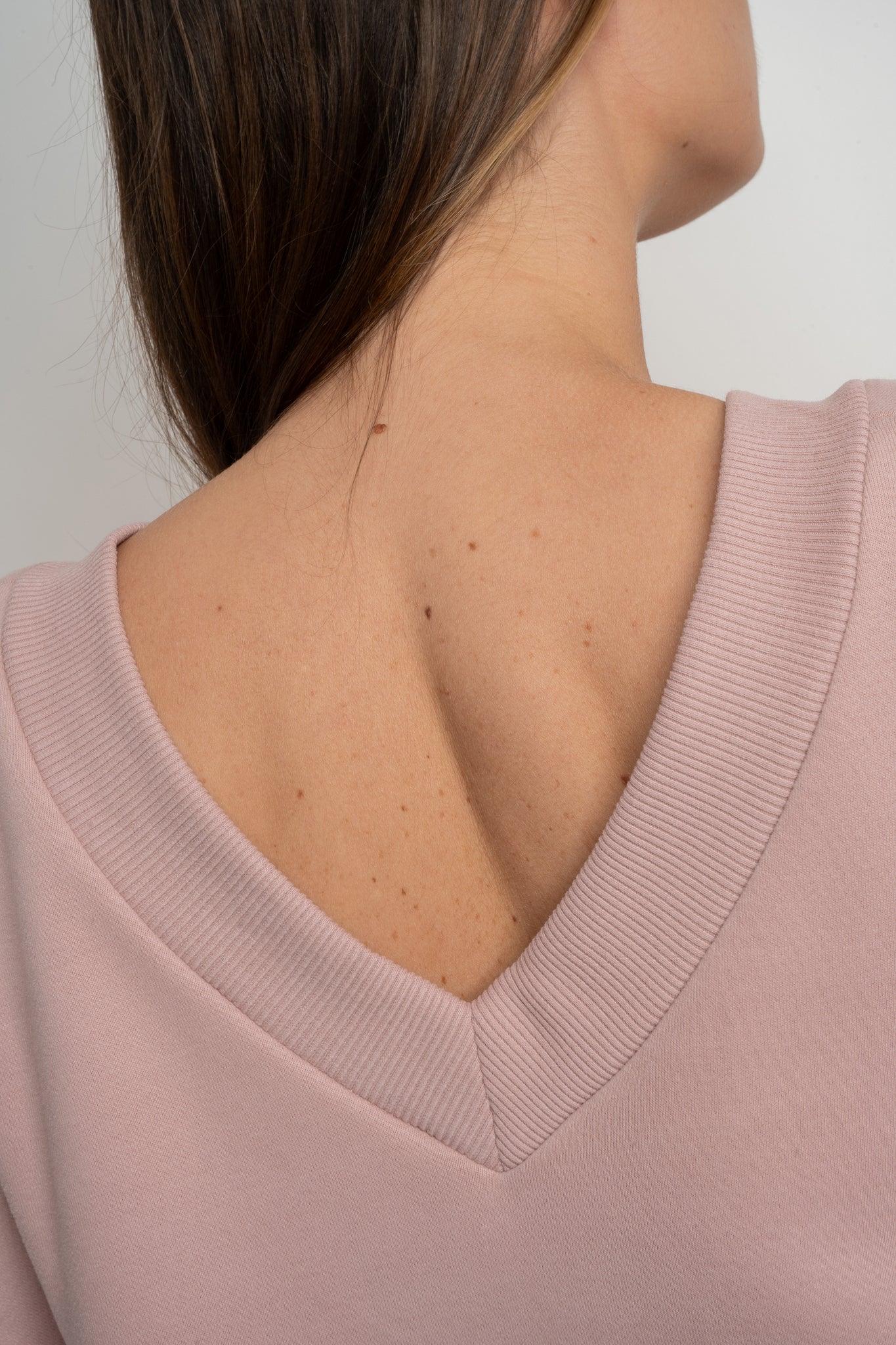 OVERSIZE LIGHT PINK NECKLINE SWEATSHIRT - BISCOE