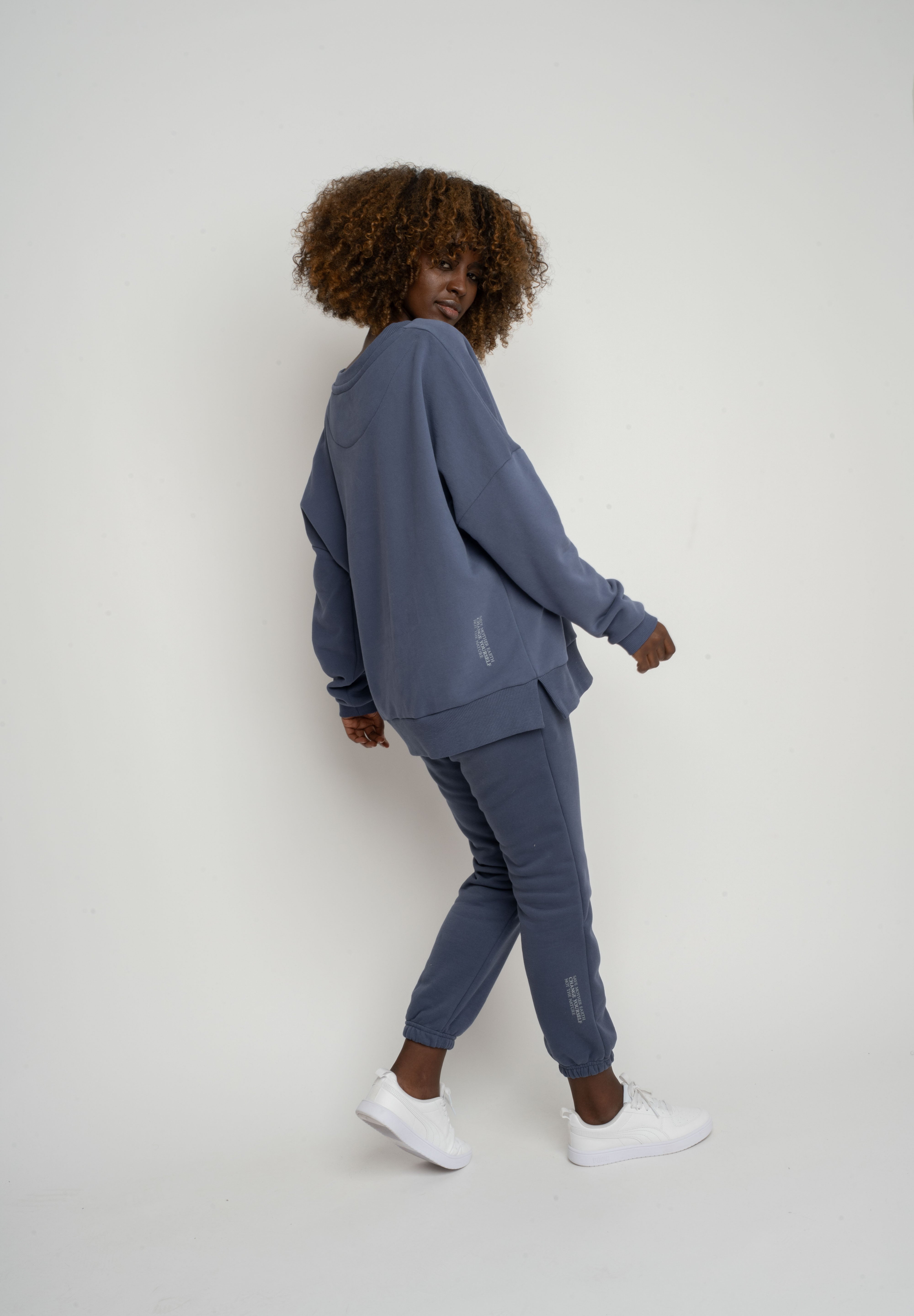 BLUZA OVERSIZE Z SZEROKIM DEKOLTEM 2nd DROP GRANATOWA - MULL