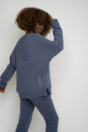 BLUZA OVERSIZE Z SZEROKIM DEKOLTEM 2nd DROP GRANATOWA - MULL