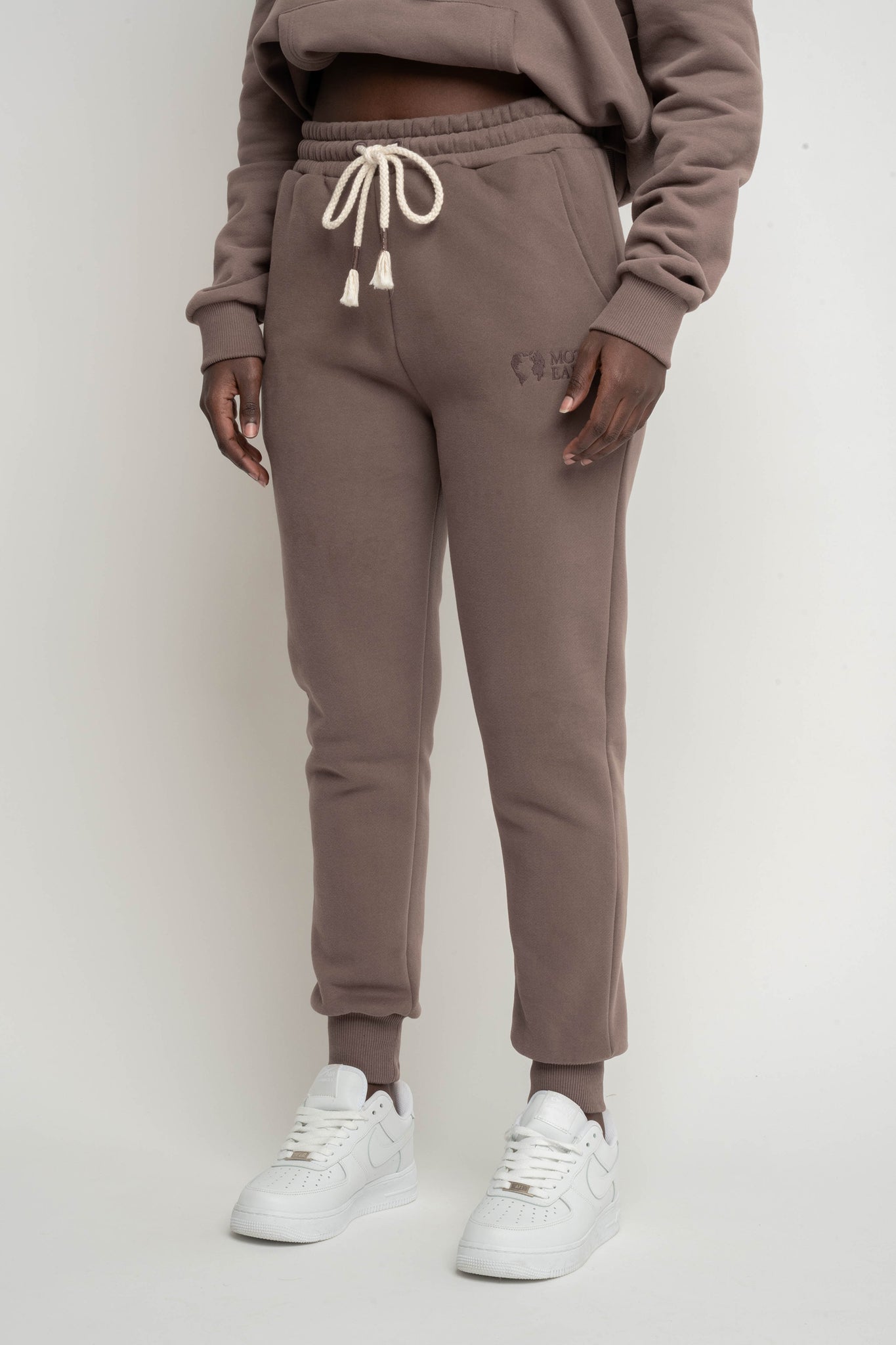 SPODNIE DRESOWE TYPU JOGGER CAPPUCCINO- BEGERA
