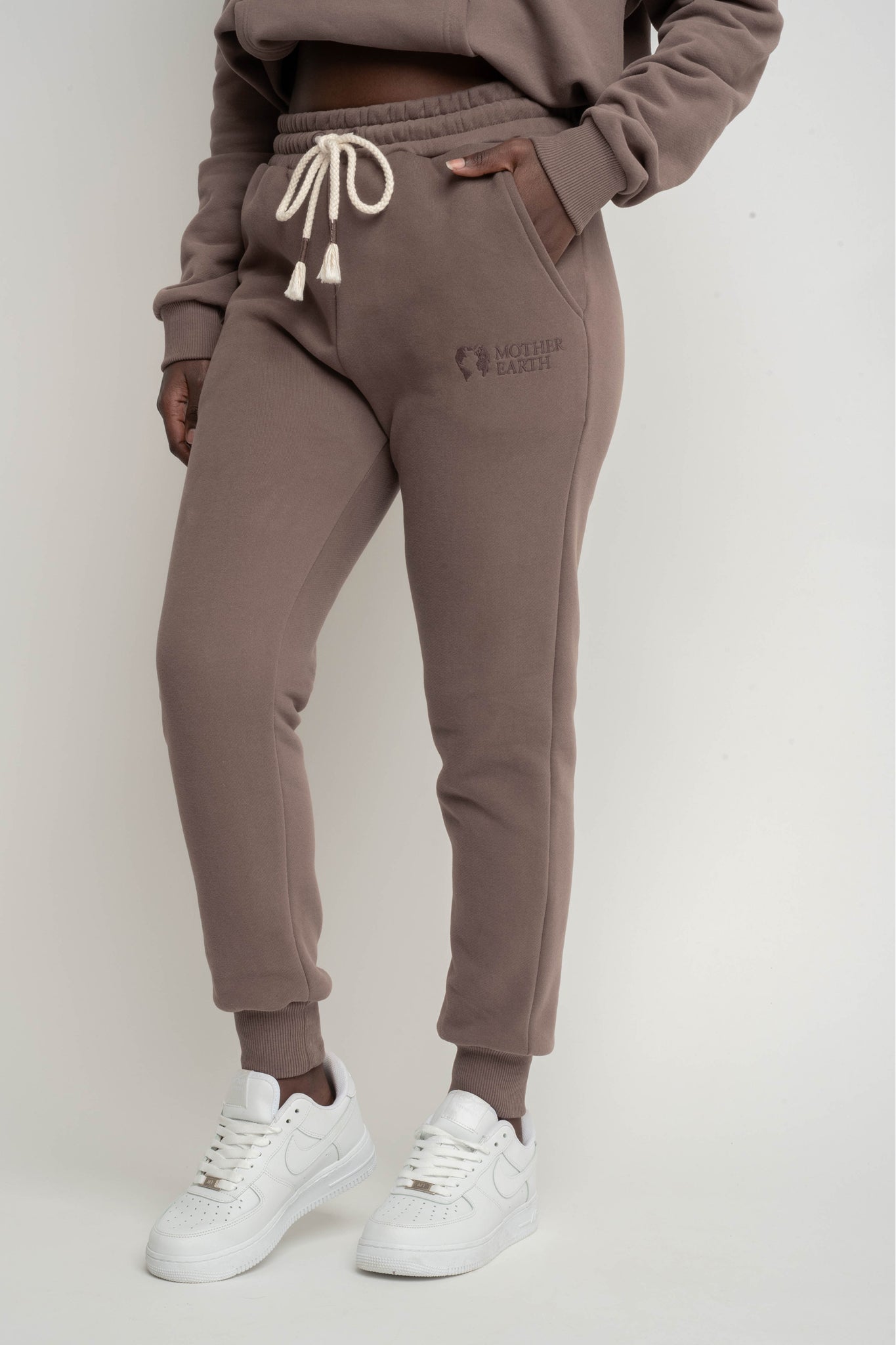 SPODNIE DRESOWE TYPU JOGGER CAPPUCCINO- BEGERA