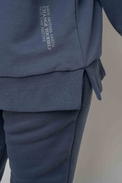 BLUZA OVERSIZE Z SZEROKIM DEKOLTEM 2nd DROP GRANATOWA - MULL