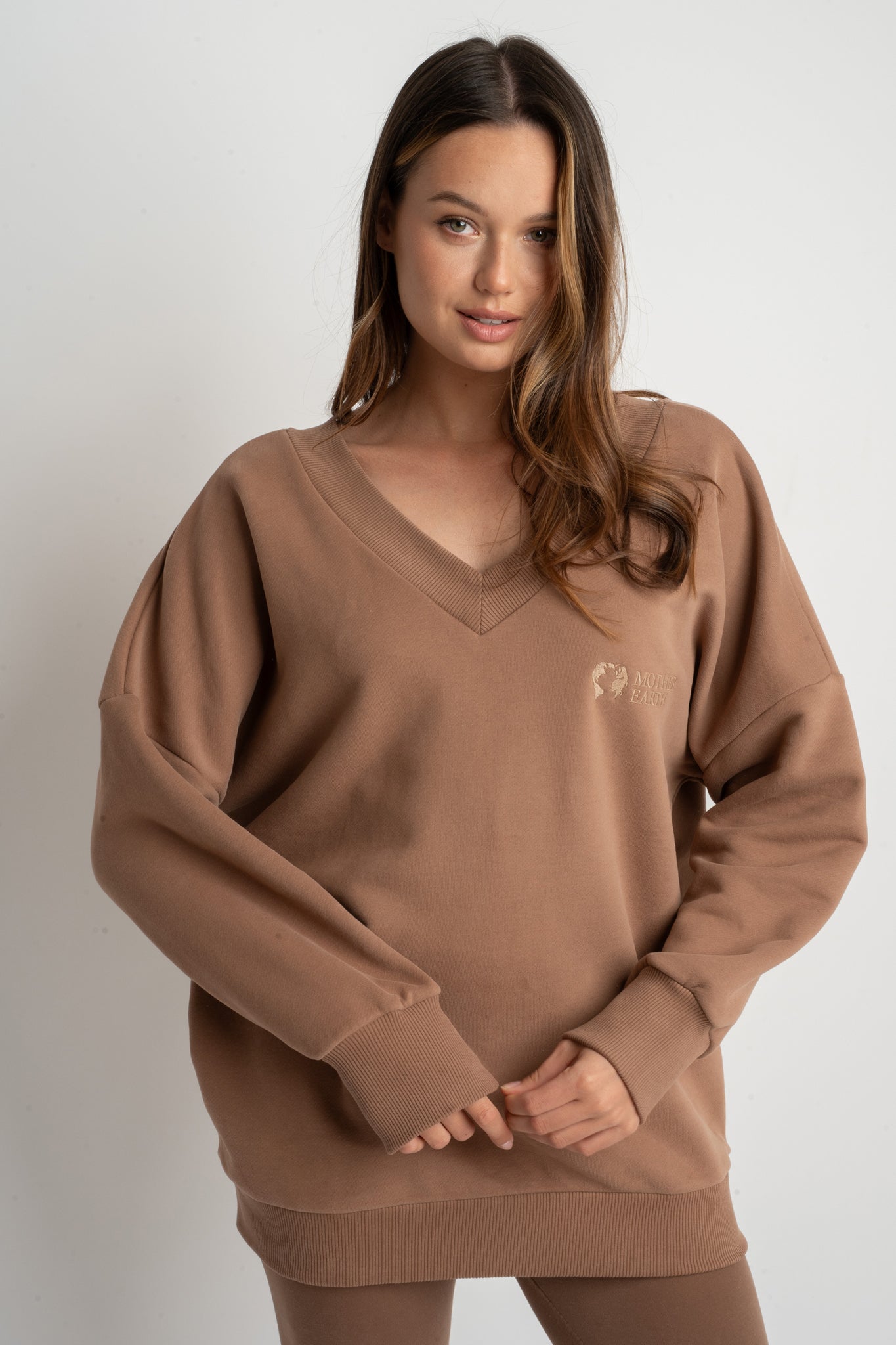 BLUZA Z DEKOLTEM OVERSIZE BRĄZOWA - BISCOE