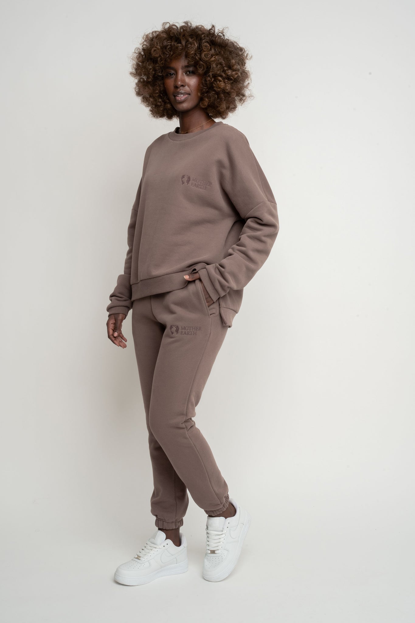 BLUZA O KROJU REGULAR FIT Z DŁUŻSZYM TYŁEM CAPPUCCINO- COOK