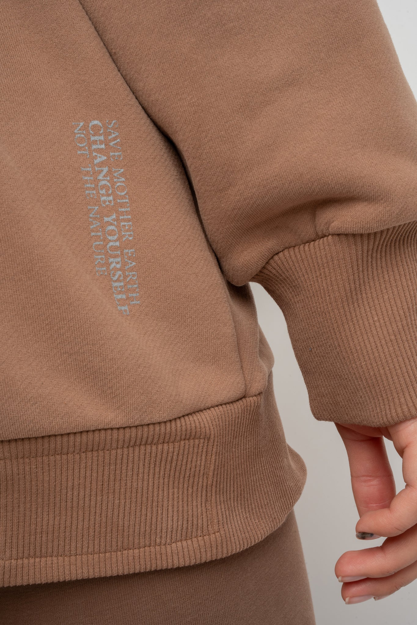 BLUZA Z DEKOLTEM OVERSIZE BRĄZOWA - BISCOE