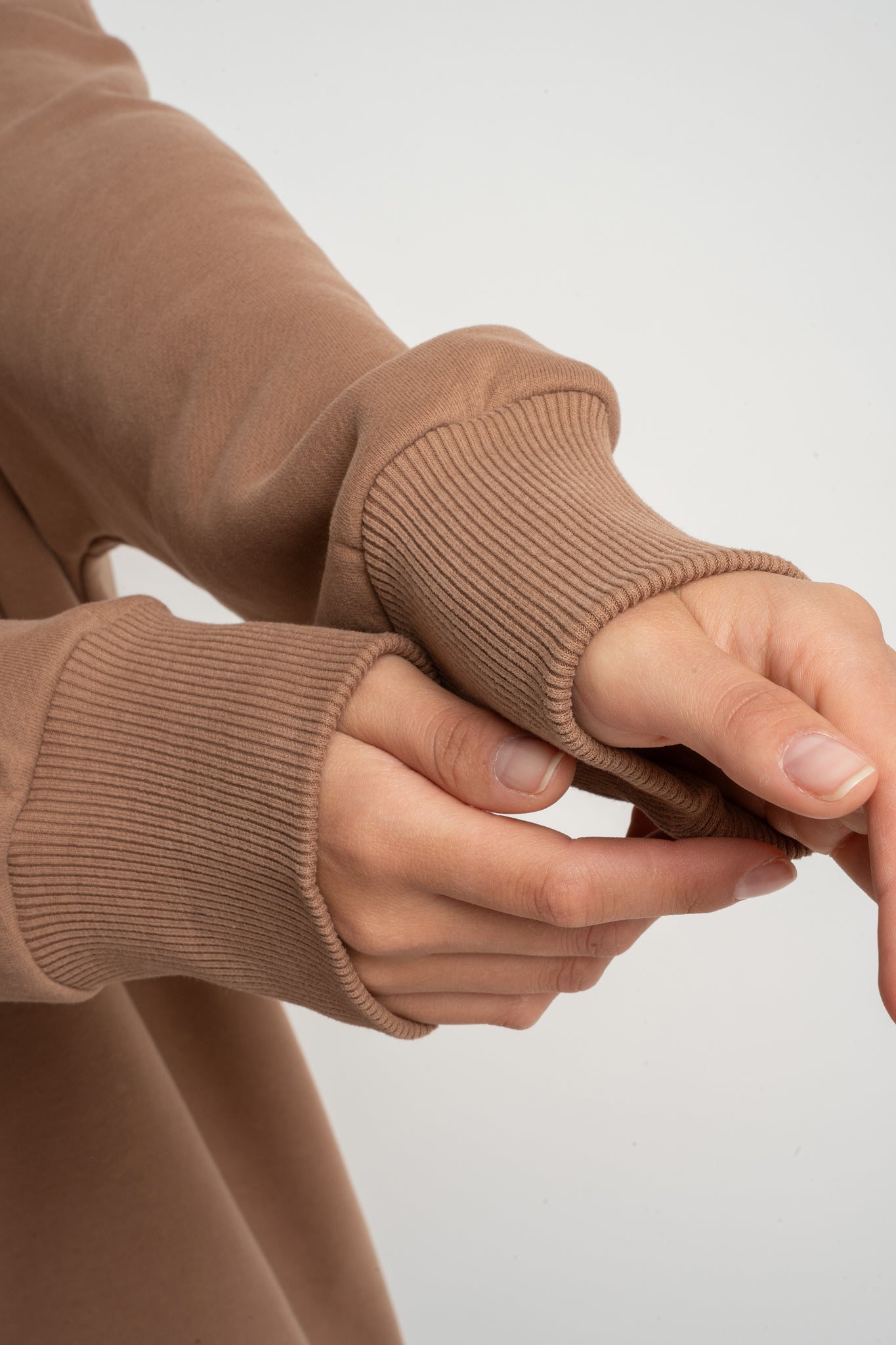 BLUZA Z DEKOLTEM OVERSIZE BRĄZOWA - BISCOE