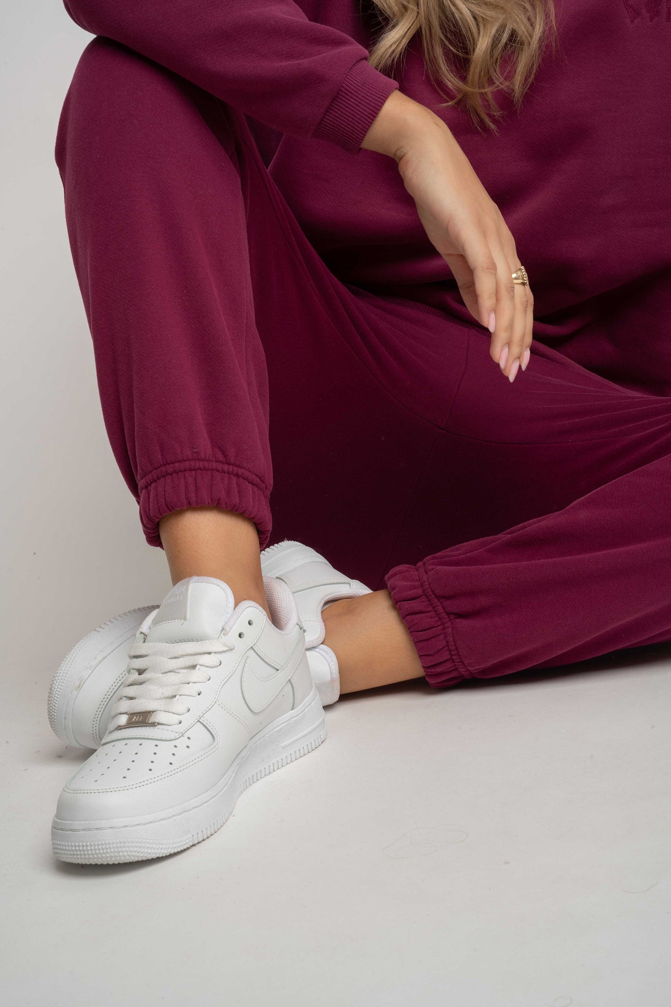 BURGUNDY BAGGY SWEATPANTS - KARPATOS