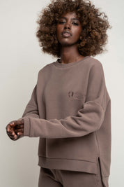 BLUZA O KROJU REGULAR FIT Z DŁUŻSZYM TYŁEM CAPPUCCINO- COOK