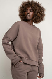 BLUZA O KROJU REGULAR FIT Z DŁUŻSZYM TYŁEM CAPPUCCINO- COOK
