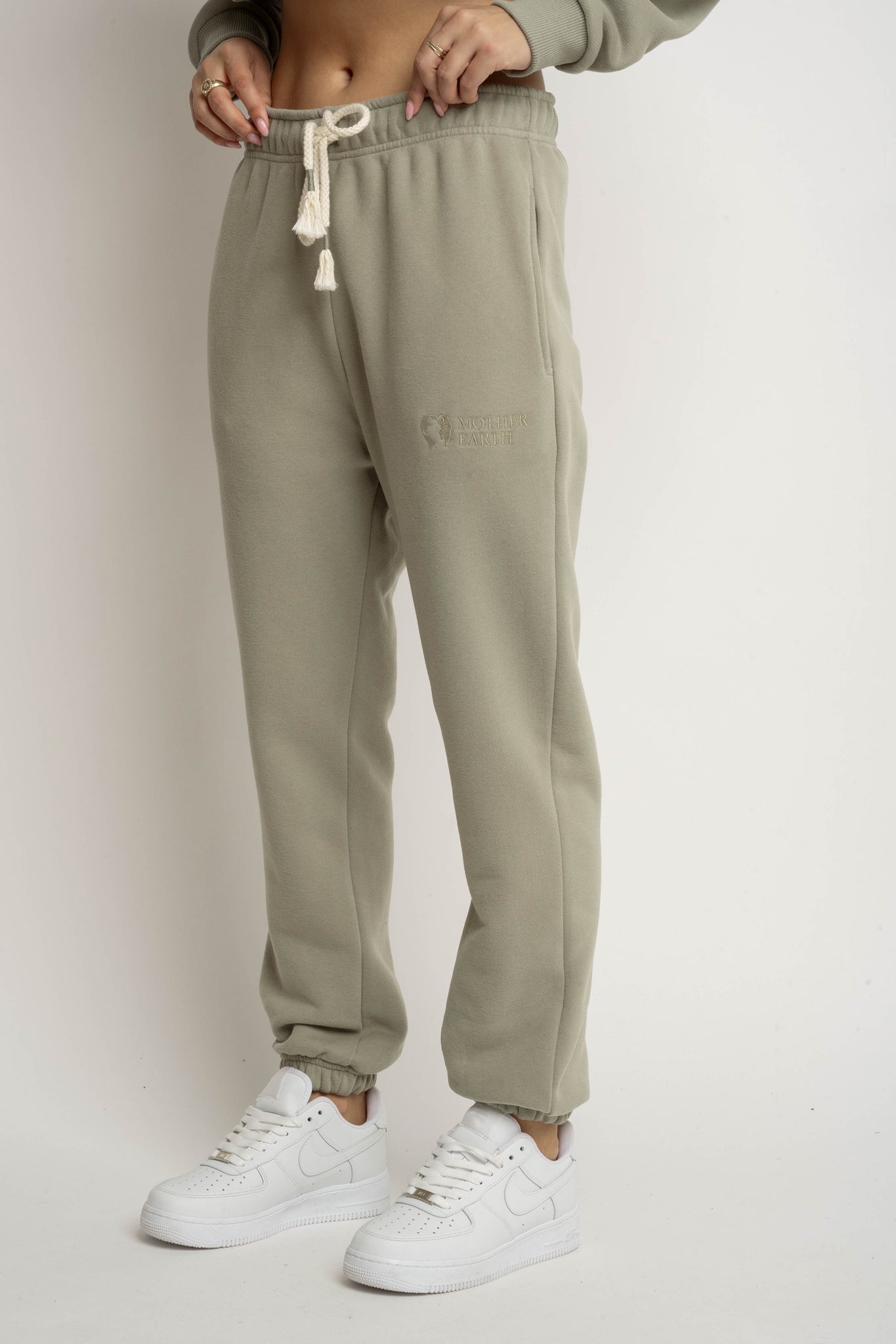 OLIVE BAGGY SWEATPANTS - KARPATOS