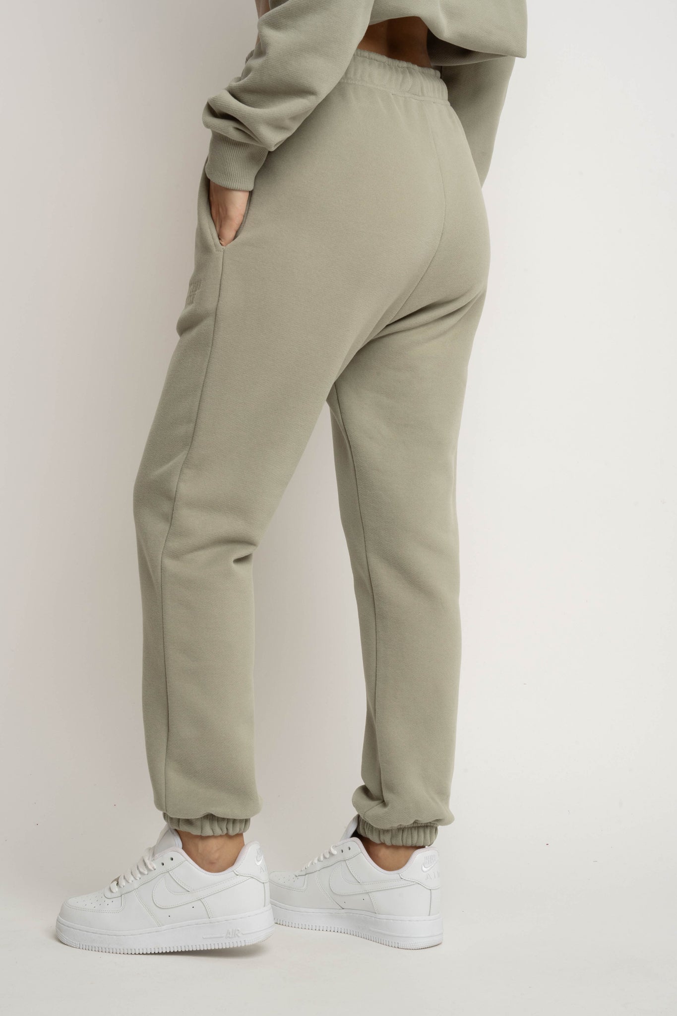 OLIVE BAGGY SWEATPANTS - KARPATOS