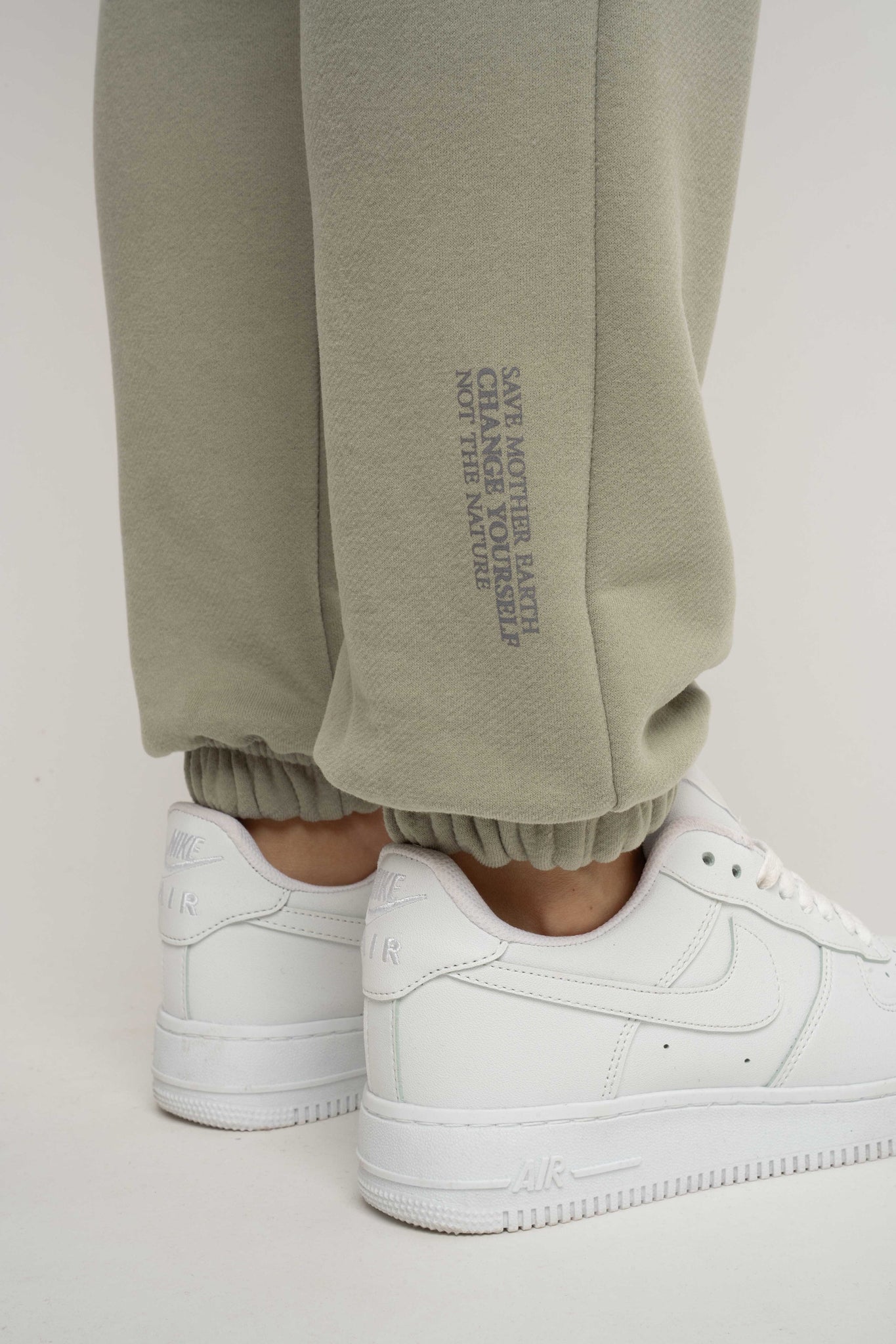 OLIVE BAGGY SWEATPANTS - KARPATOS
