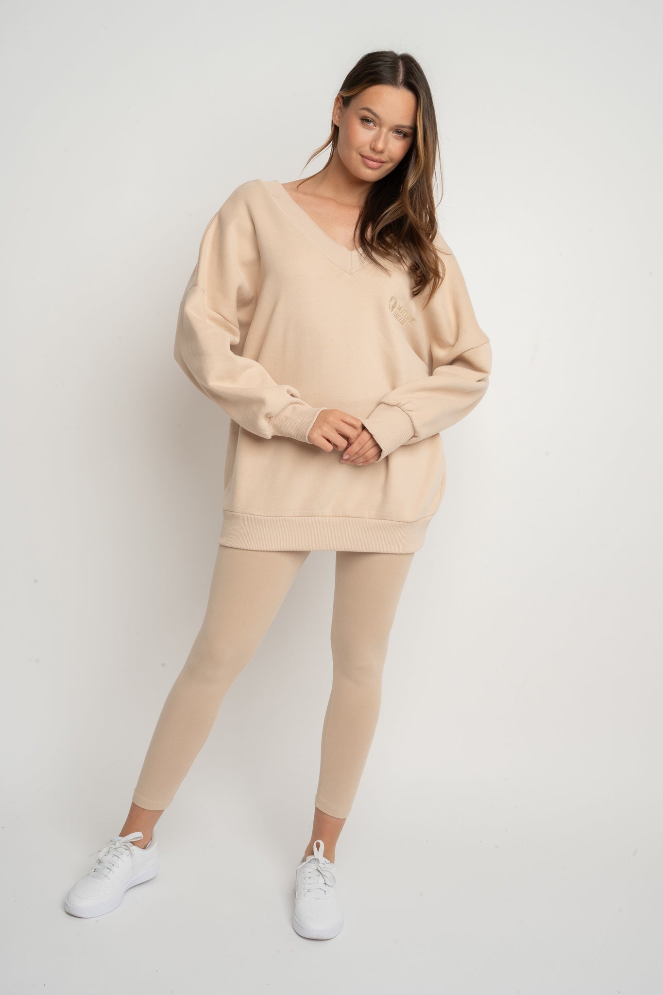 BLUZA Z DEKOLTEM OVERSIZE BEŻOWA - BISCOE