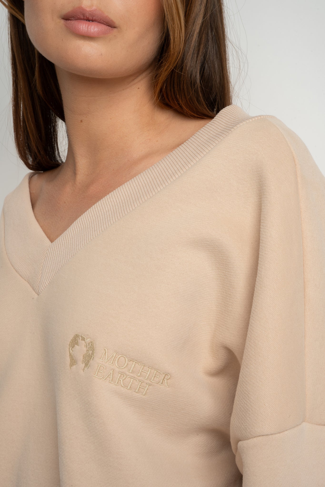 BLUZA Z DEKOLTEM OVERSIZE BEŻOWA - BISCOE