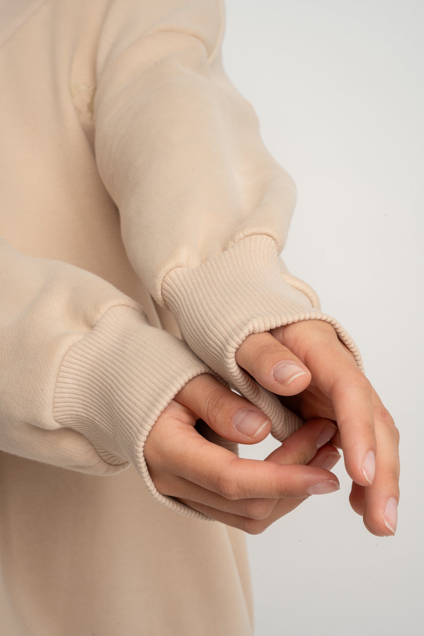 BLUZA Z DEKOLTEM OVERSIZE BEŻOWA - BISCOE