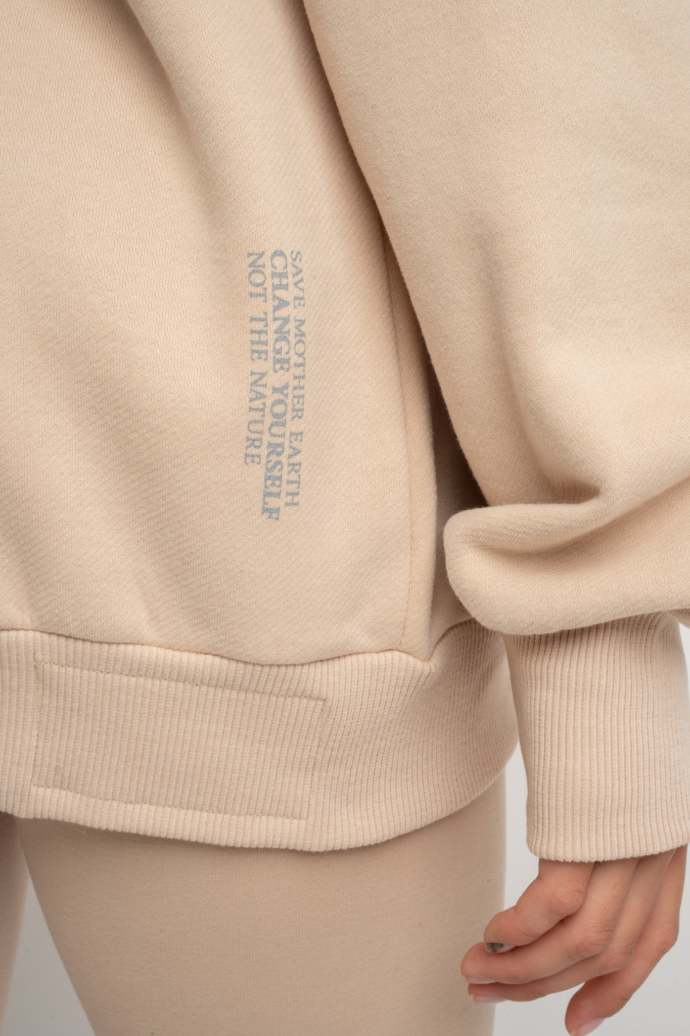 BLUZA Z DEKOLTEM OVERSIZE BEŻOWA - BISCOE