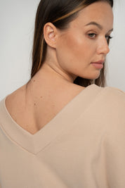 BLUZA Z DEKOLTEM OVERSIZE BEŻOWA - BISCOE