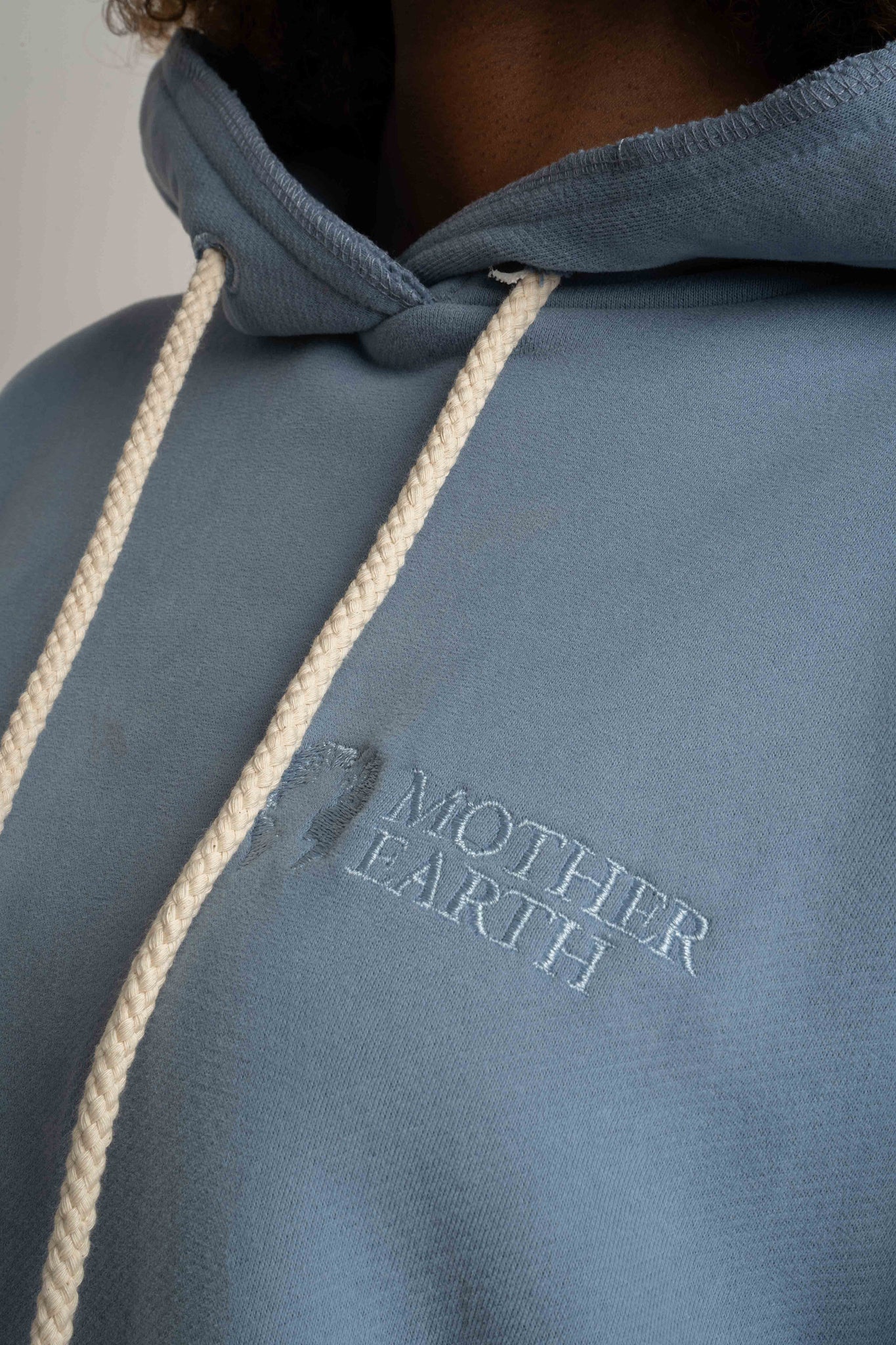 BLUZA Z KAPTUREM TYPU OVERSIZE CIEMNONIEBIESKA - NESCA