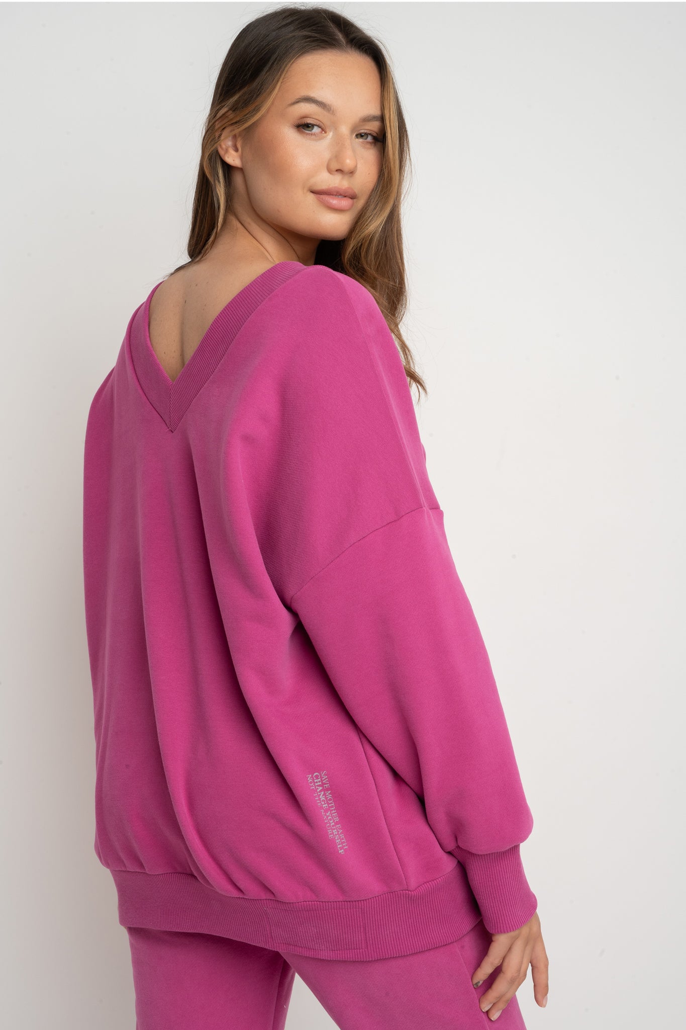 BLUZA Z DEKOLTEM OVERSIZE RÓŻOWA - BISCOE