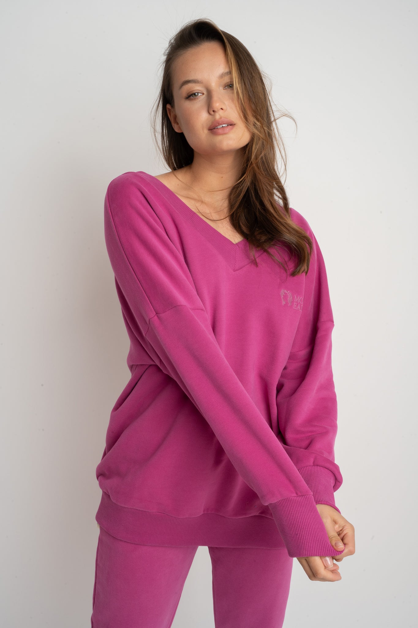 BLUZA Z DEKOLTEM OVERSIZE RÓŻOWA - BISCOE