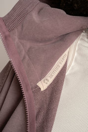 DŁUGA BLUZA DAMSKA NA SUWAK Z EFEKTEM WASHED WRZOSOWA - SENJA