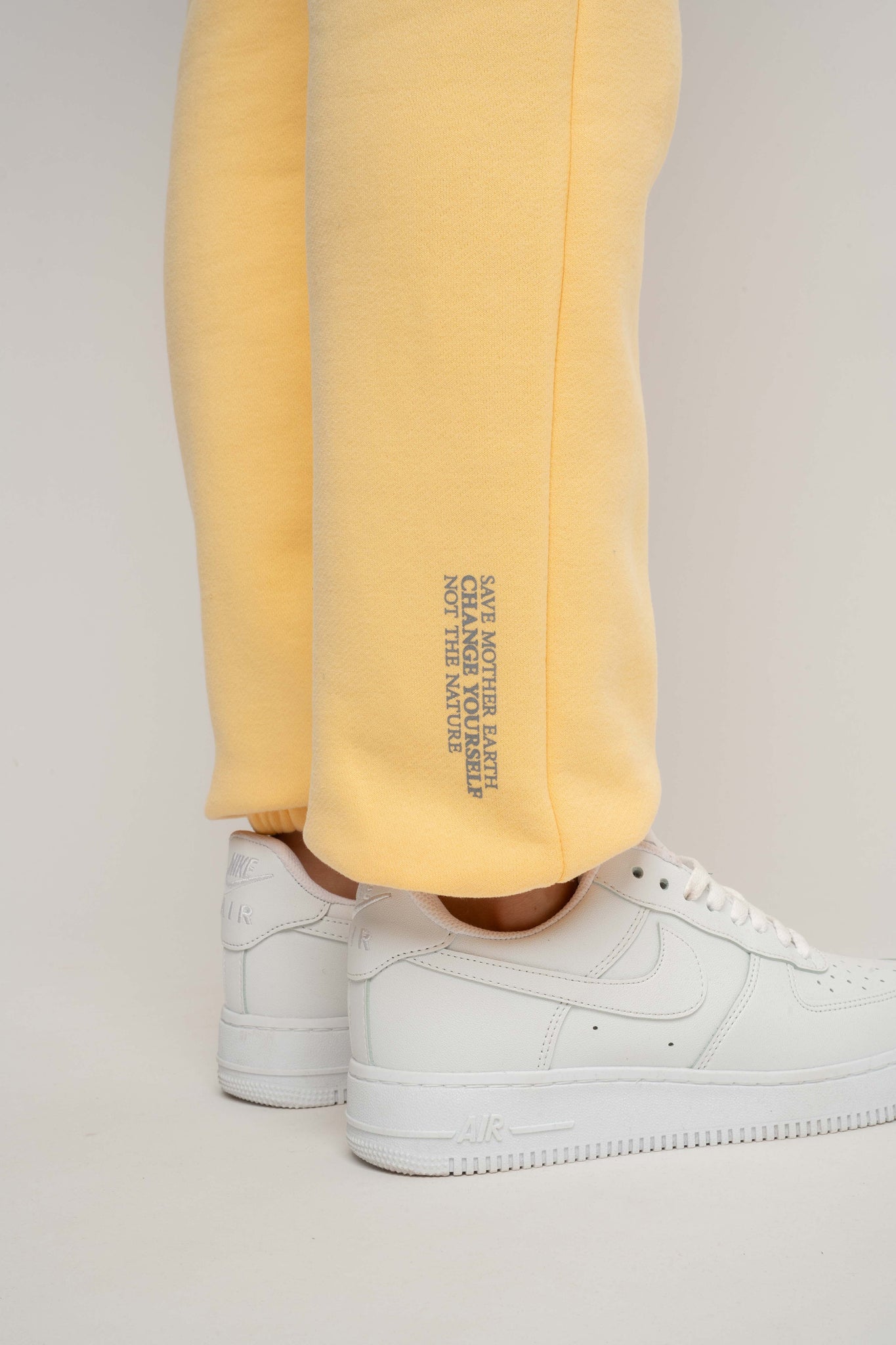 REGULAR FIT BANANA YELLOW SWEATPANTS - MILOS