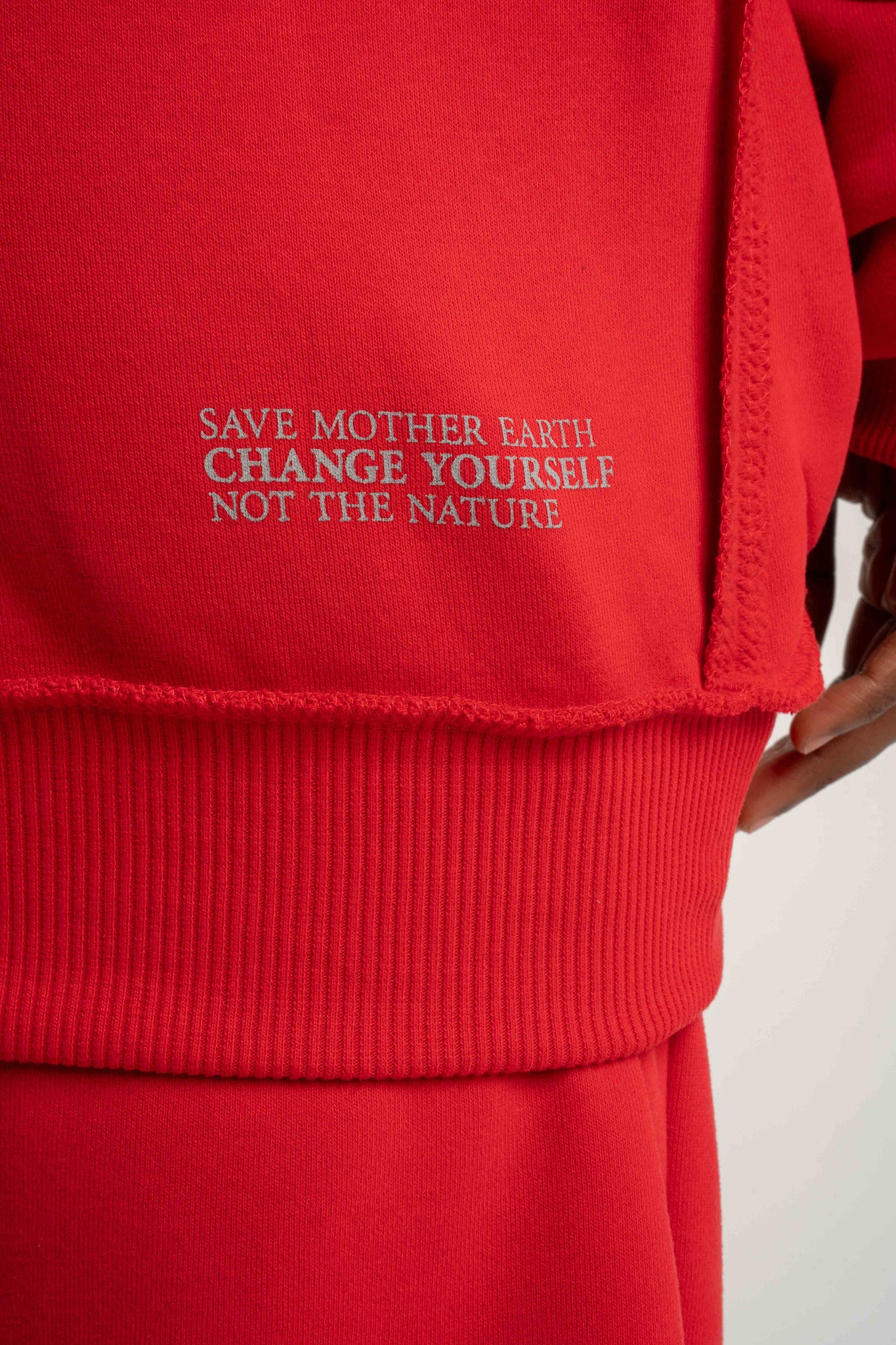 BLUZA Z KAPTUREM TYPU OVERSIZE CZERWONA - NESCA