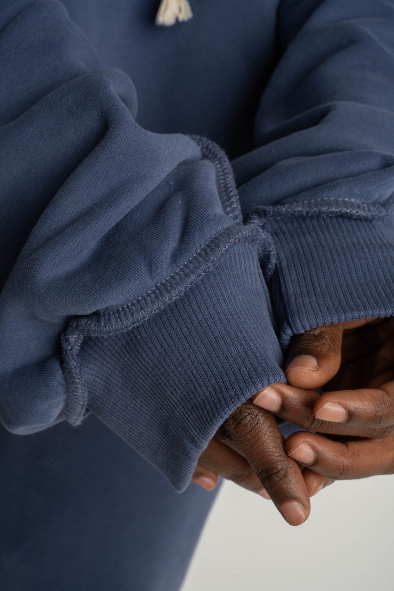 BLUZA Z KAPTUREM TYPU OVERSIZE GRANATOWA - NESCA