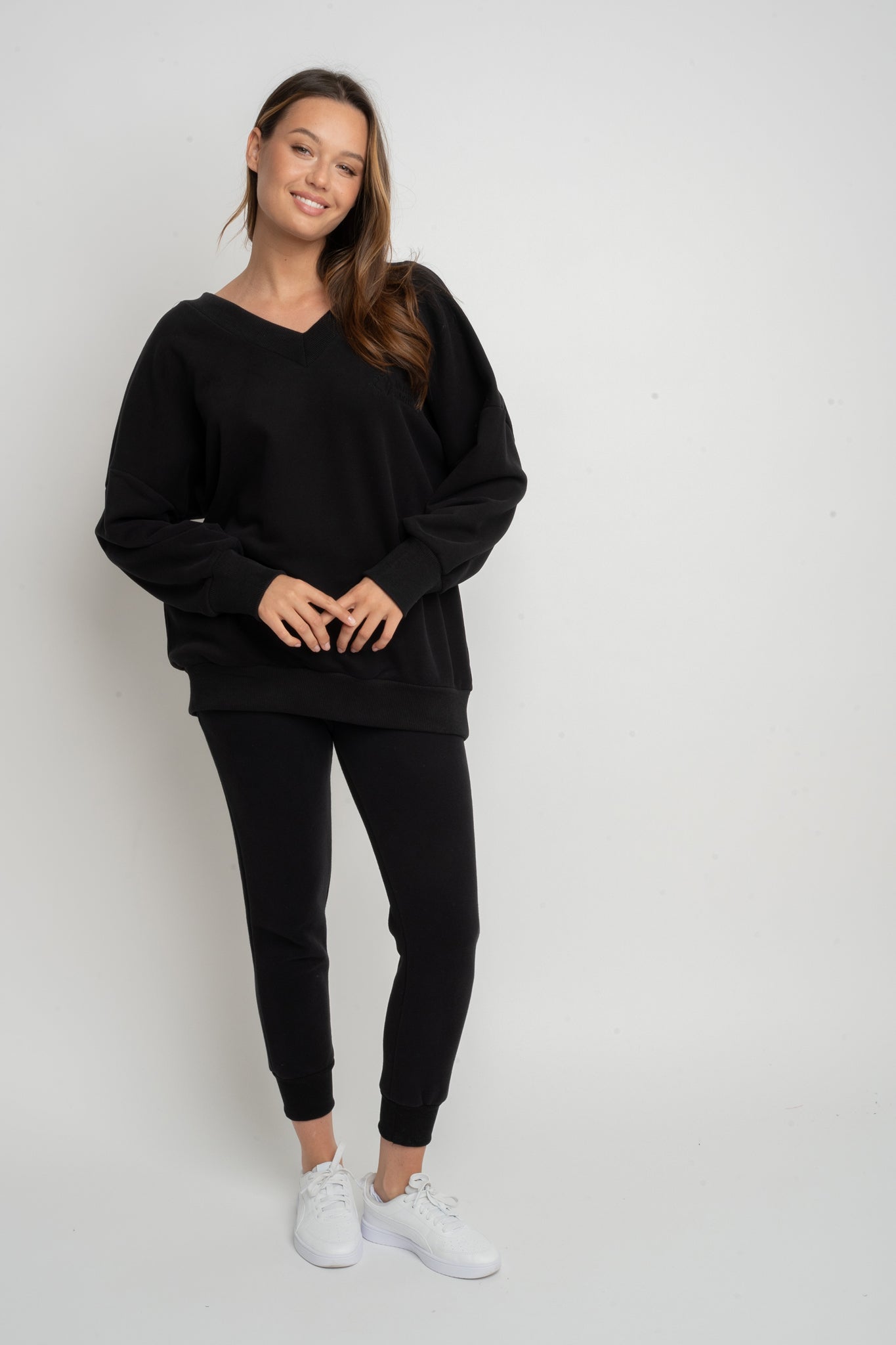 BLUZA Z DEKOLTEM OVERSIZE CZARNA - BISCOE