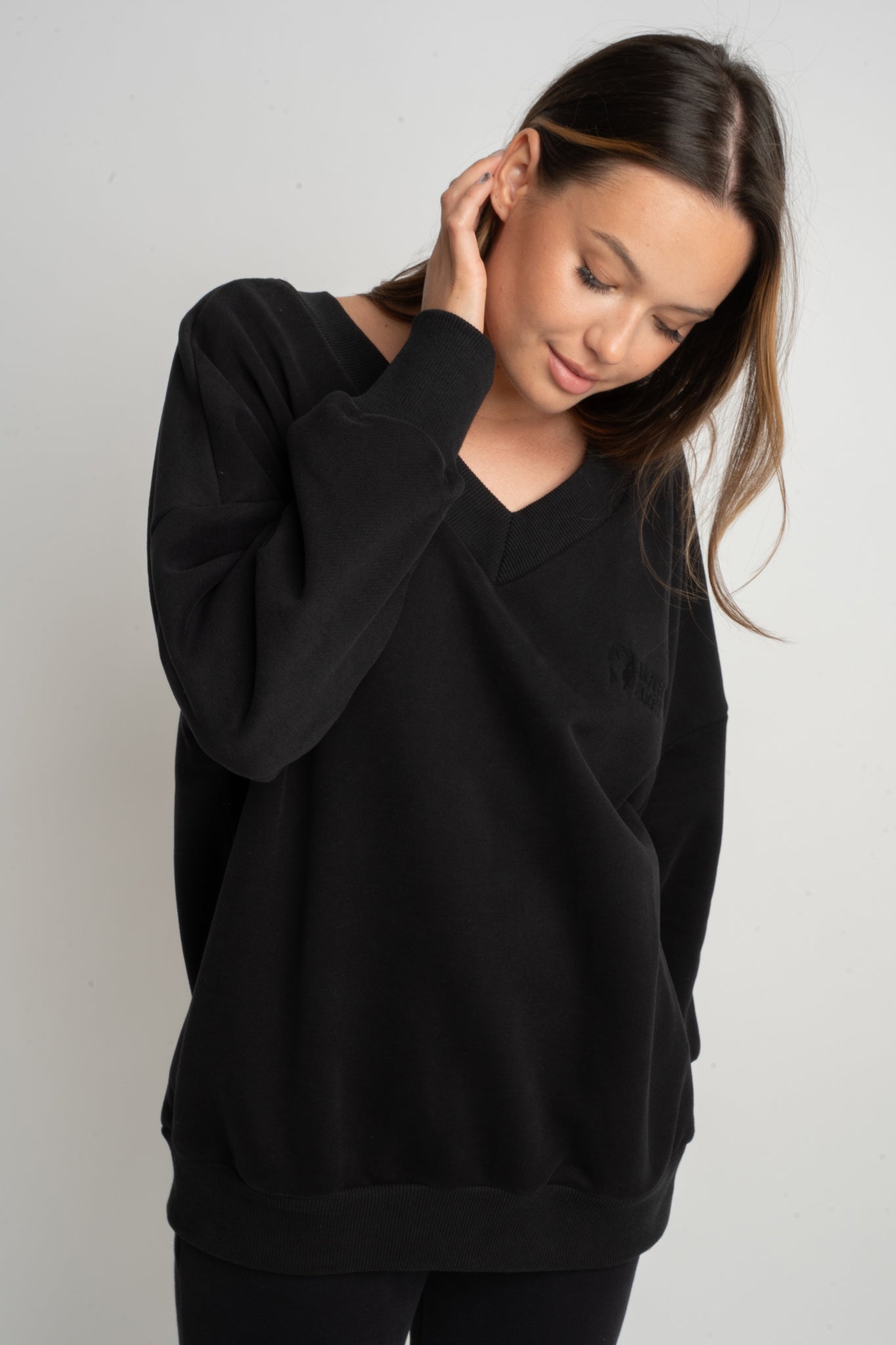 BLUZA Z DEKOLTEM OVERSIZE CZARNA - BISCOE