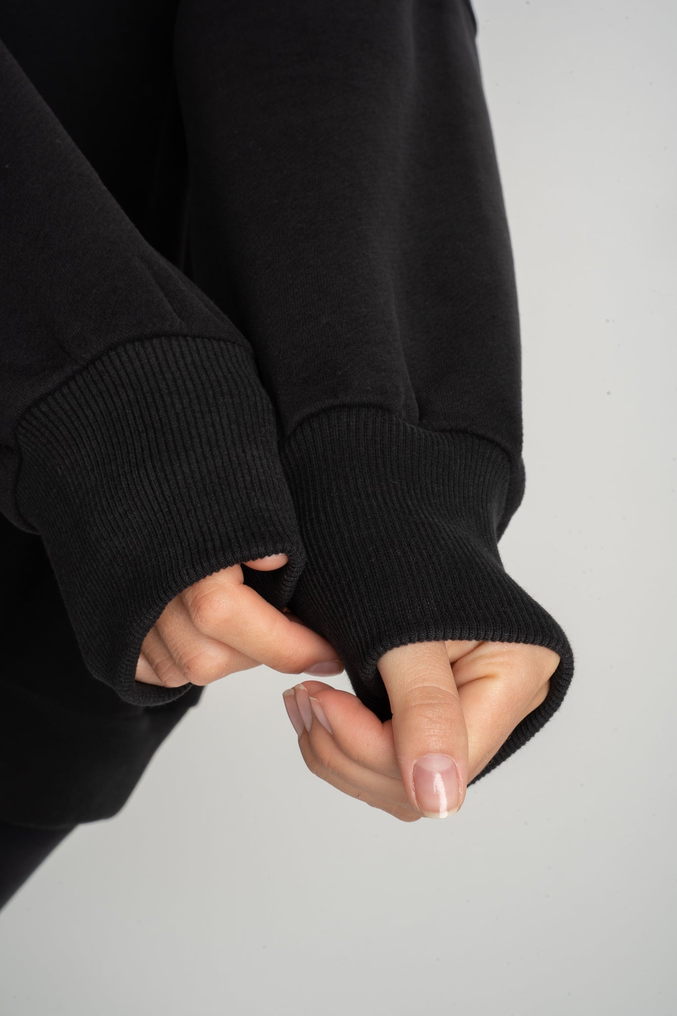 BLUZA Z DEKOLTEM OVERSIZE CZARNA - BISCOE