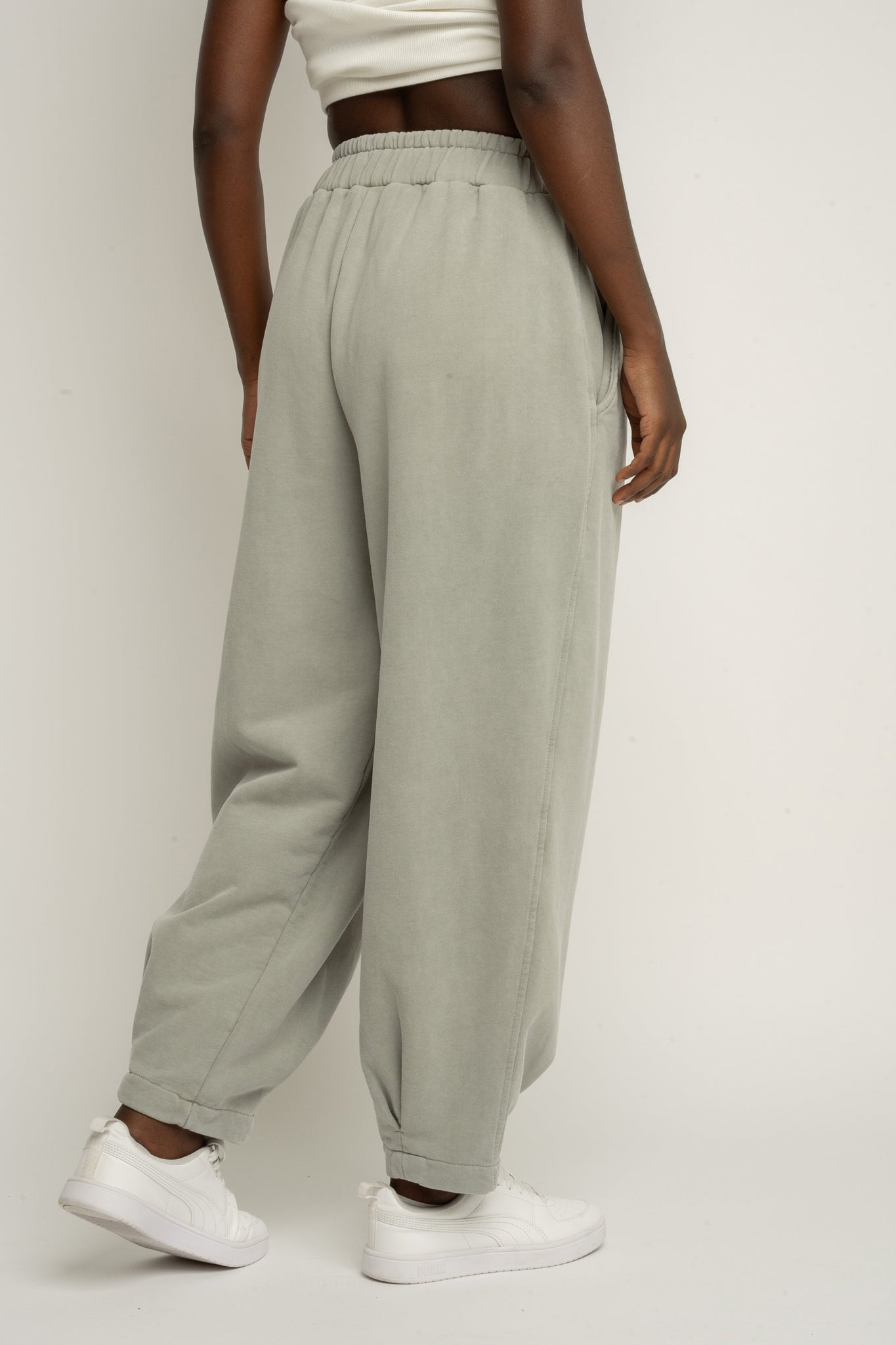 SPODNIE DRESOWE O KROJU BALLOON FIT Z EFEKTEM WASHED OLIWKOWE - RIBE PETIT