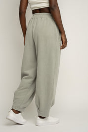 SPODNIE DRESOWE O KROJU BALLOON FIT Z EFEKTEM WASHED OLIWKOWE - RIBE PETIT