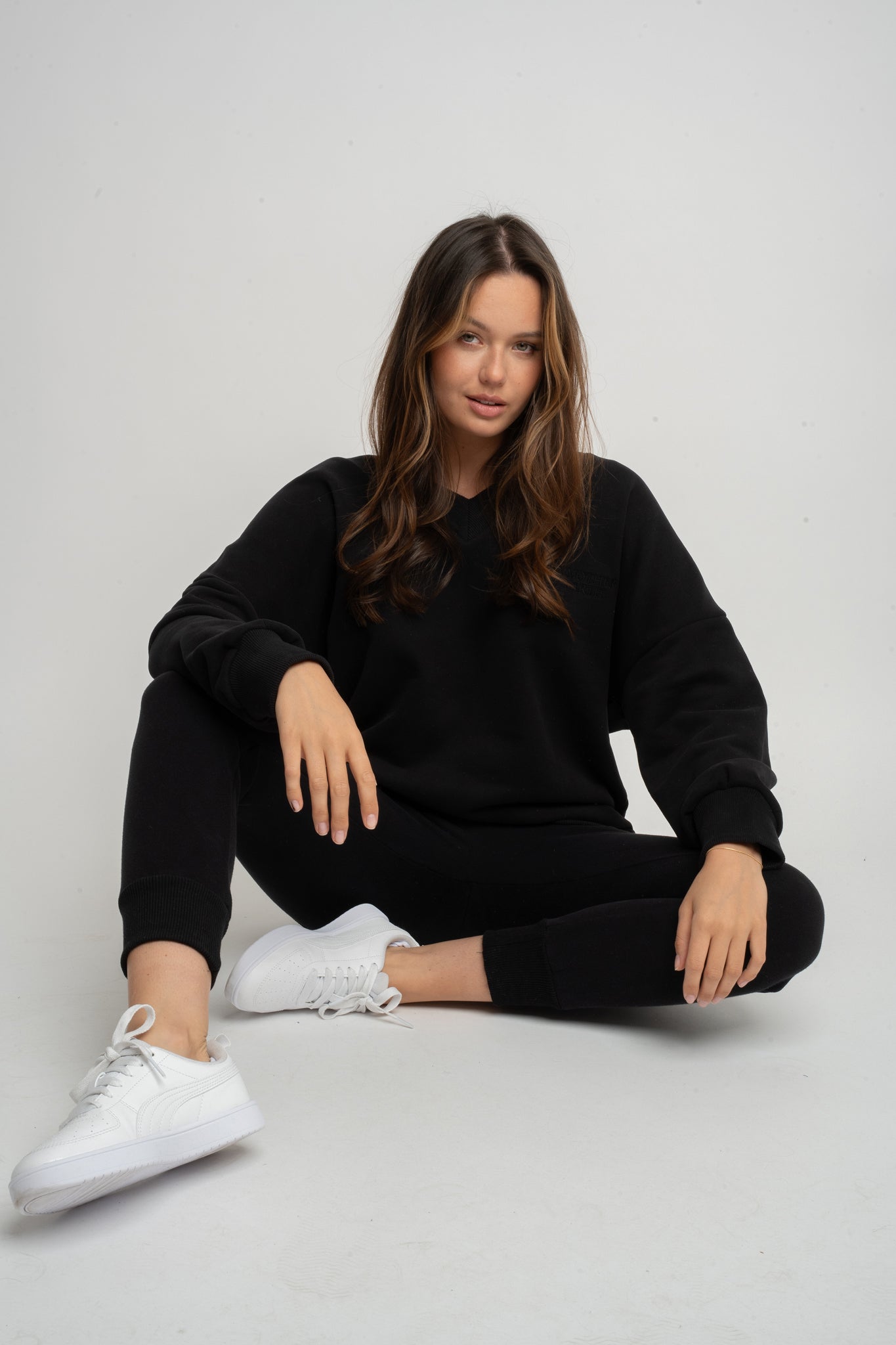 BLUZA Z DEKOLTEM OVERSIZE CZARNA - BISCOE
