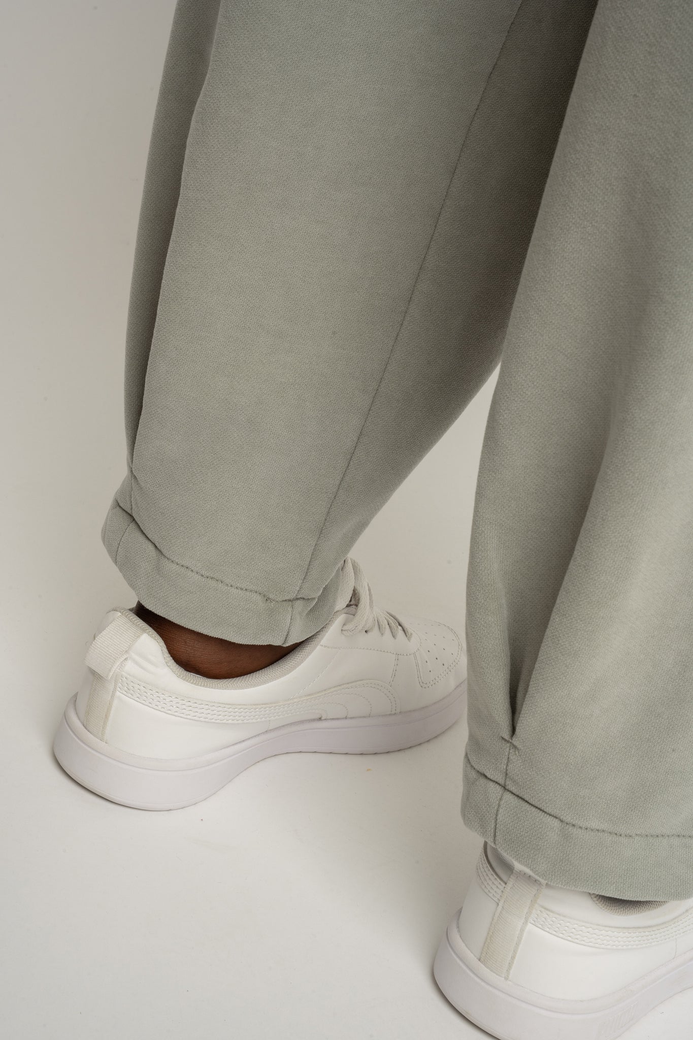 SPODNIE DRESOWE O KROJU BALLOON FIT Z EFEKTEM WASHED OLIWKOWE - RIBE PETIT