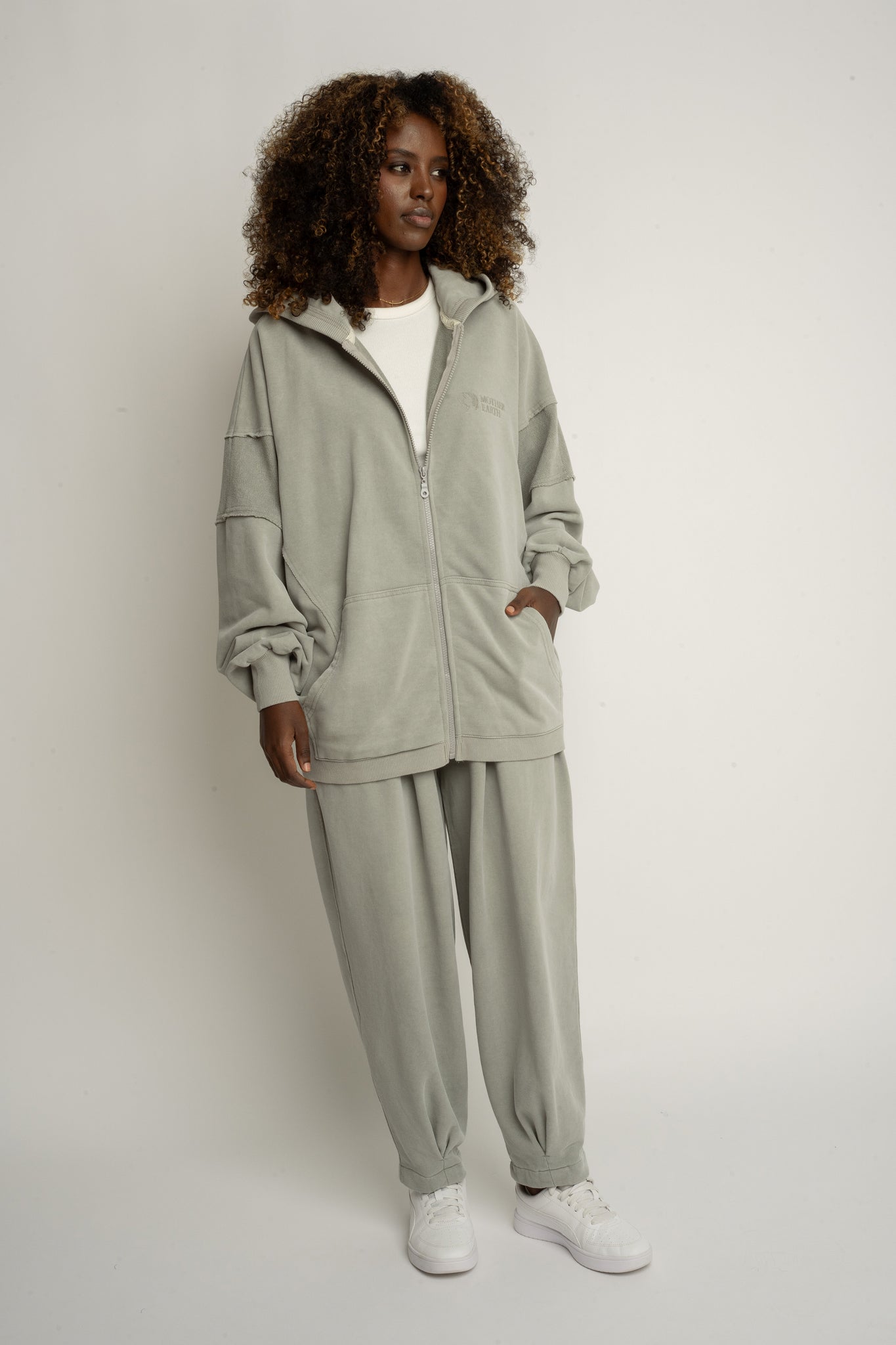 BLUZA OVERSIZE Z KAPTUREM Z EFEKTEM WASHED OLIWKOWA - TRONDHEIM