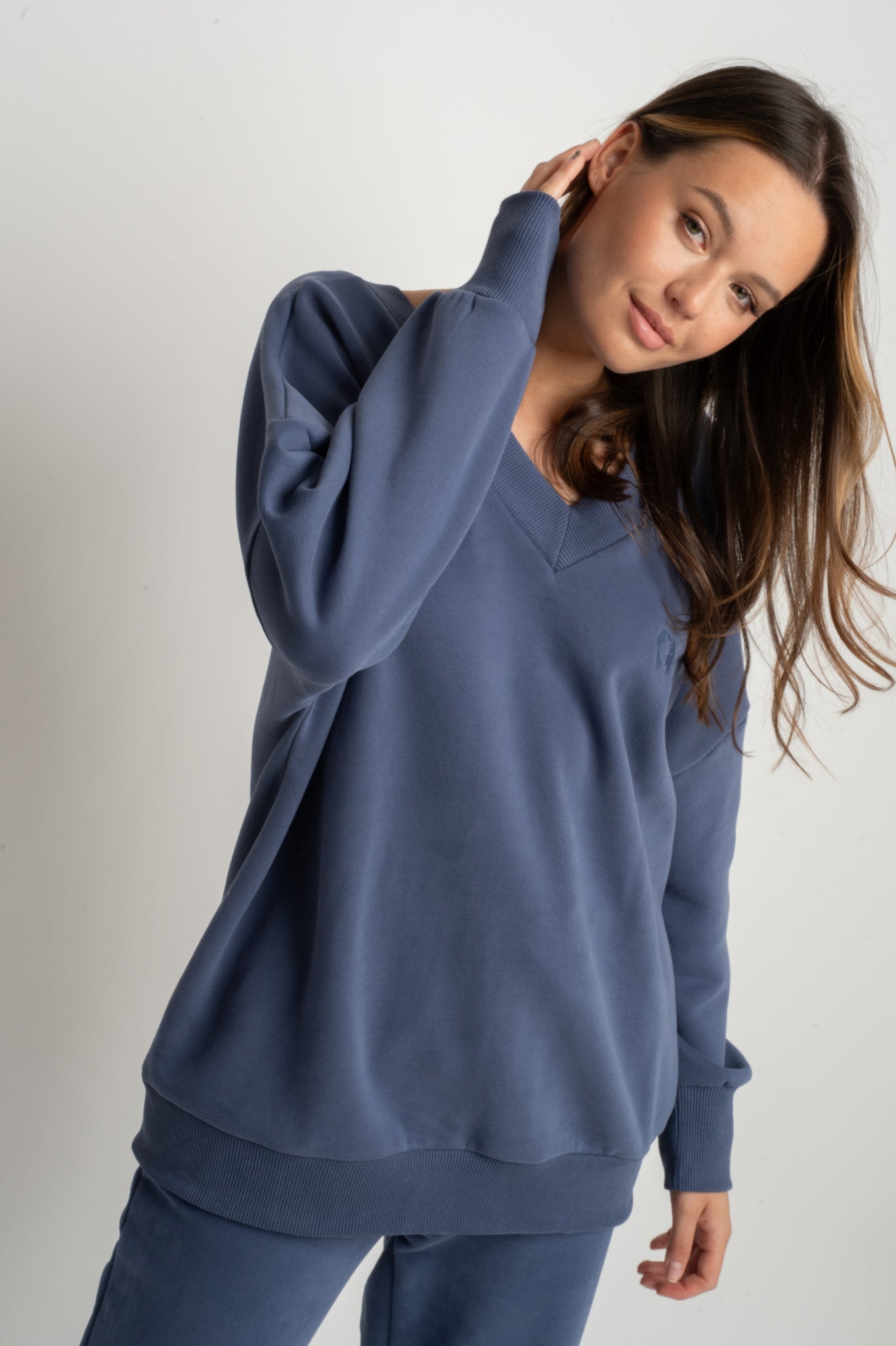 BLUZA Z DEKOLTEM OVERSIZE GRANATOWA - BISCOE